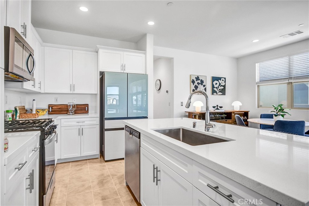 Ontario, California, 91761, United States, 2 Bedrooms Bedrooms, ,2 BathroomsBathrooms,Residential,For Sale,1983803