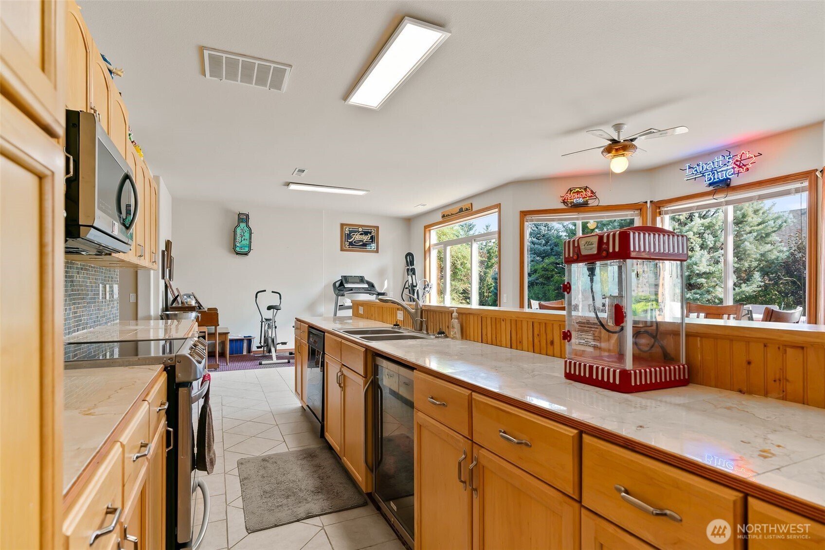 Ellensburg, Washington, 98926, United States, 4 Bedrooms Bedrooms, ,4 BathroomsBathrooms,Residential,For Sale,1983765