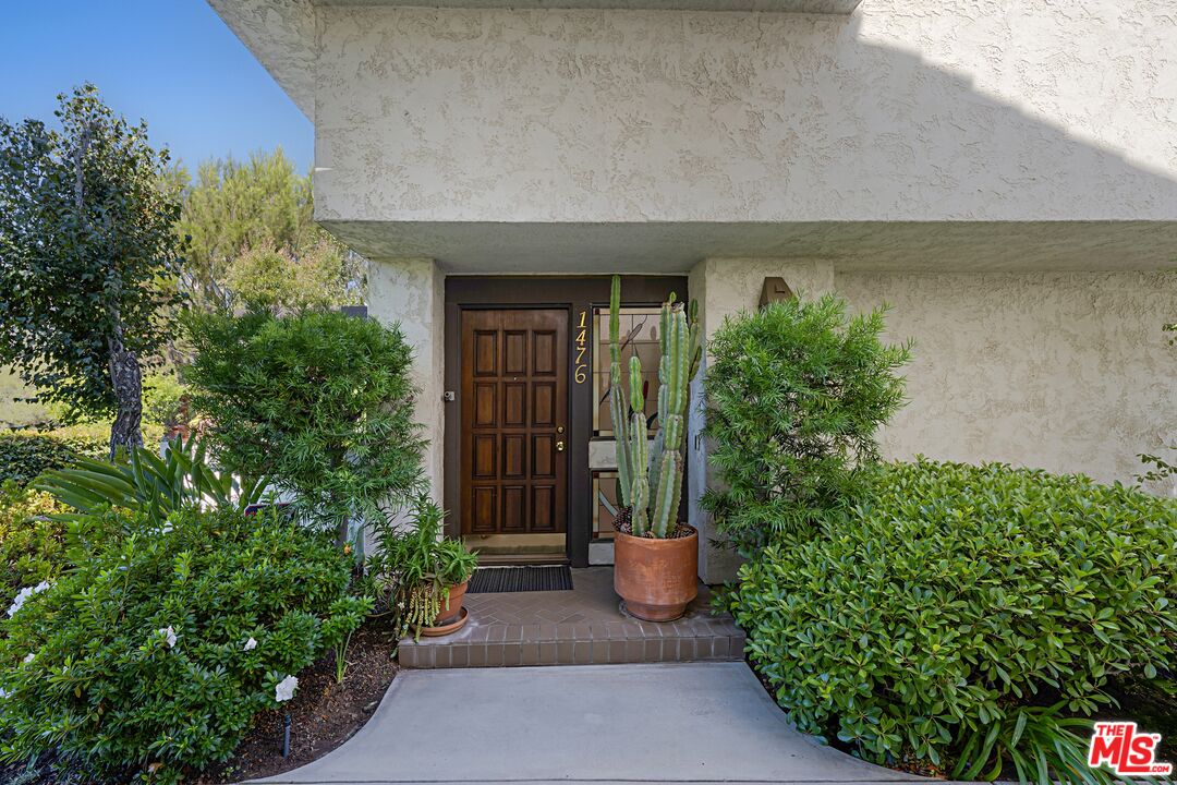 Pacific Palisades, California, 90272, United States, 3 Bedrooms Bedrooms, ,2 BathroomsBathrooms,Residential,For Sale,1926101