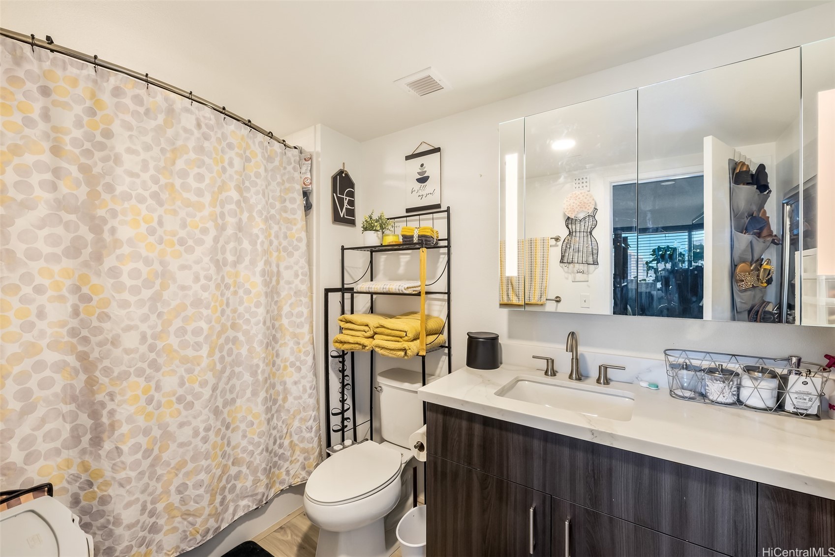 Honolulu, Hawaii, 96813, United States, 2 Bedrooms Bedrooms, ,2 BathroomsBathrooms,Residential,For Sale,1988310