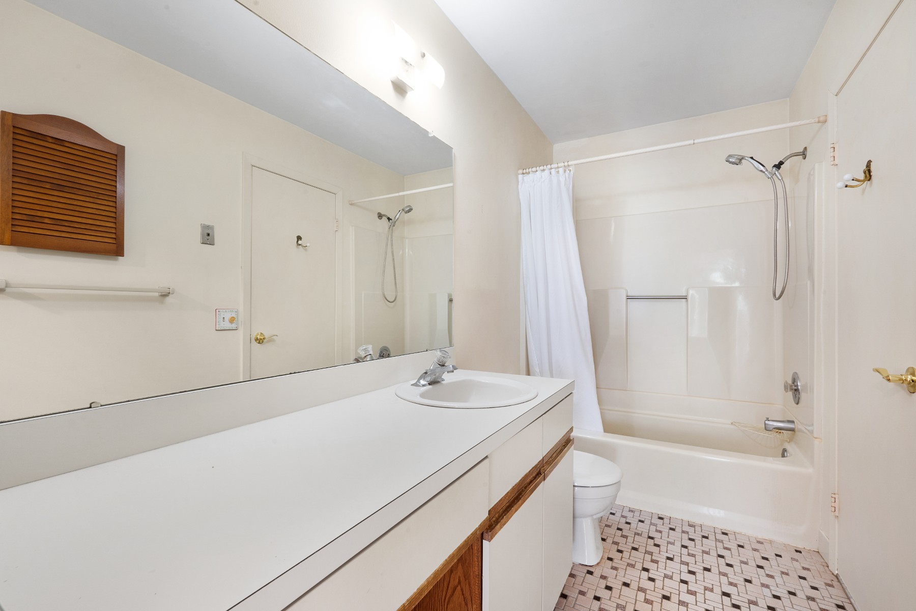  ?Westbrook Woods? Well Maintained Townhome - 物件實景