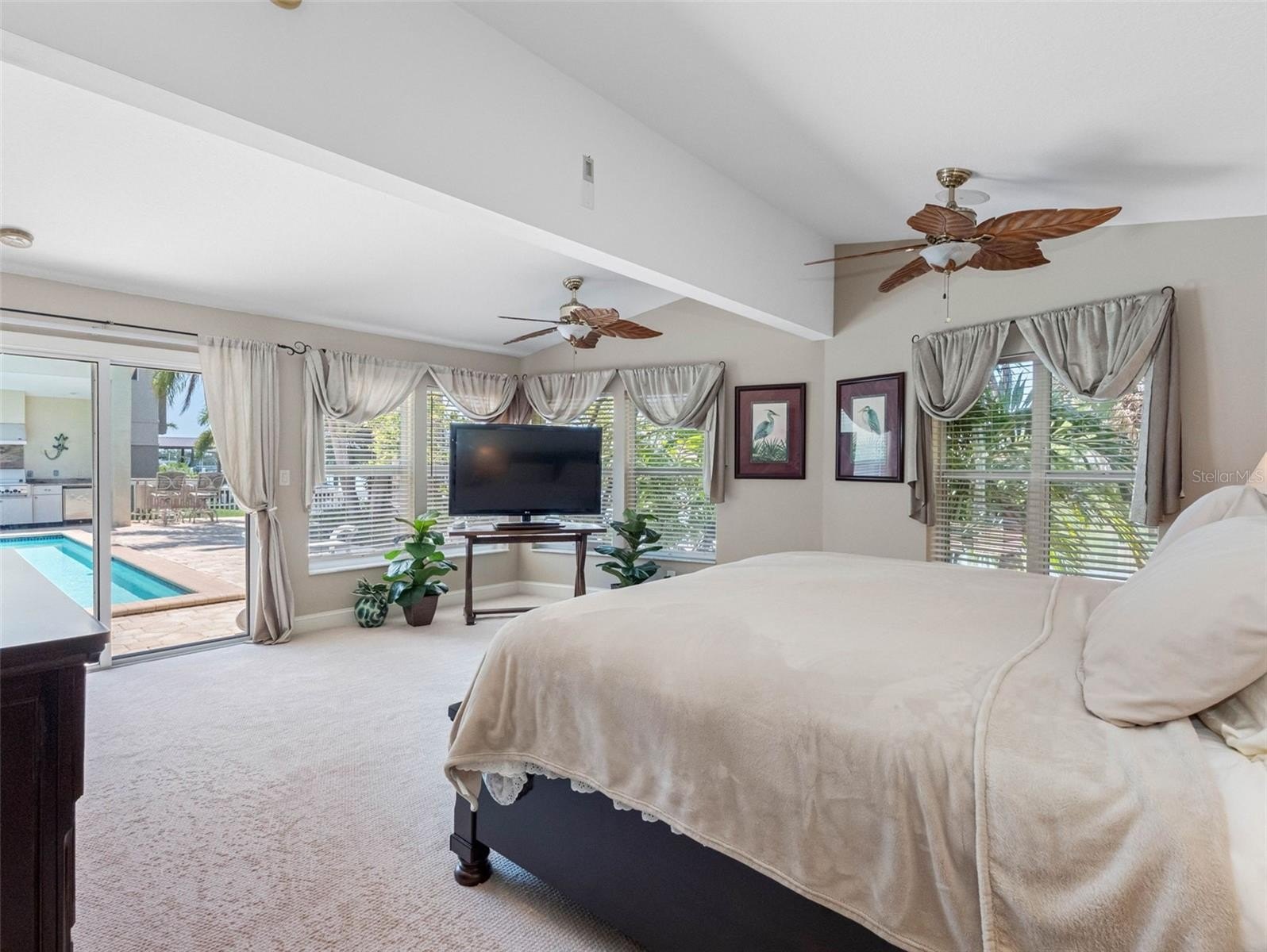 CLEARWATER BEACH, Florida, 33767, United States, 3 Bedrooms Bedrooms, ,3 BathroomsBathrooms,Residential,For Sale,1979132