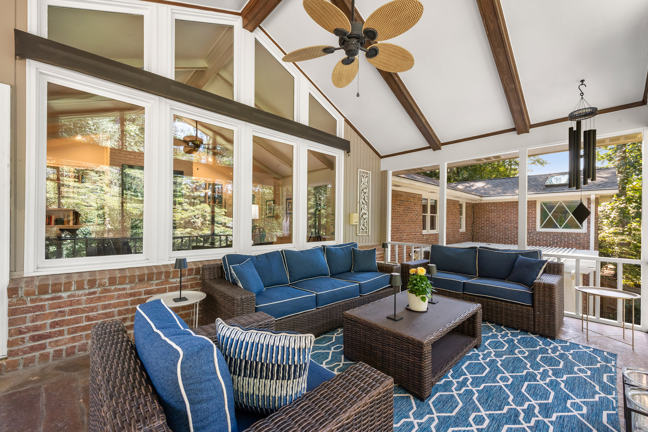  Charming Ranch Home with Heated Pool in a Great Sandy Springs Location - 物件實景