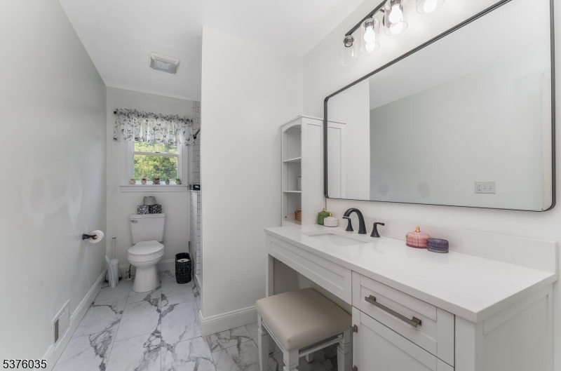 Phillipsburg Town, New Jersey, 08865, United States, 6 Bedrooms Bedrooms, ,4 BathroomsBathrooms,Residential,For Sale,1918649