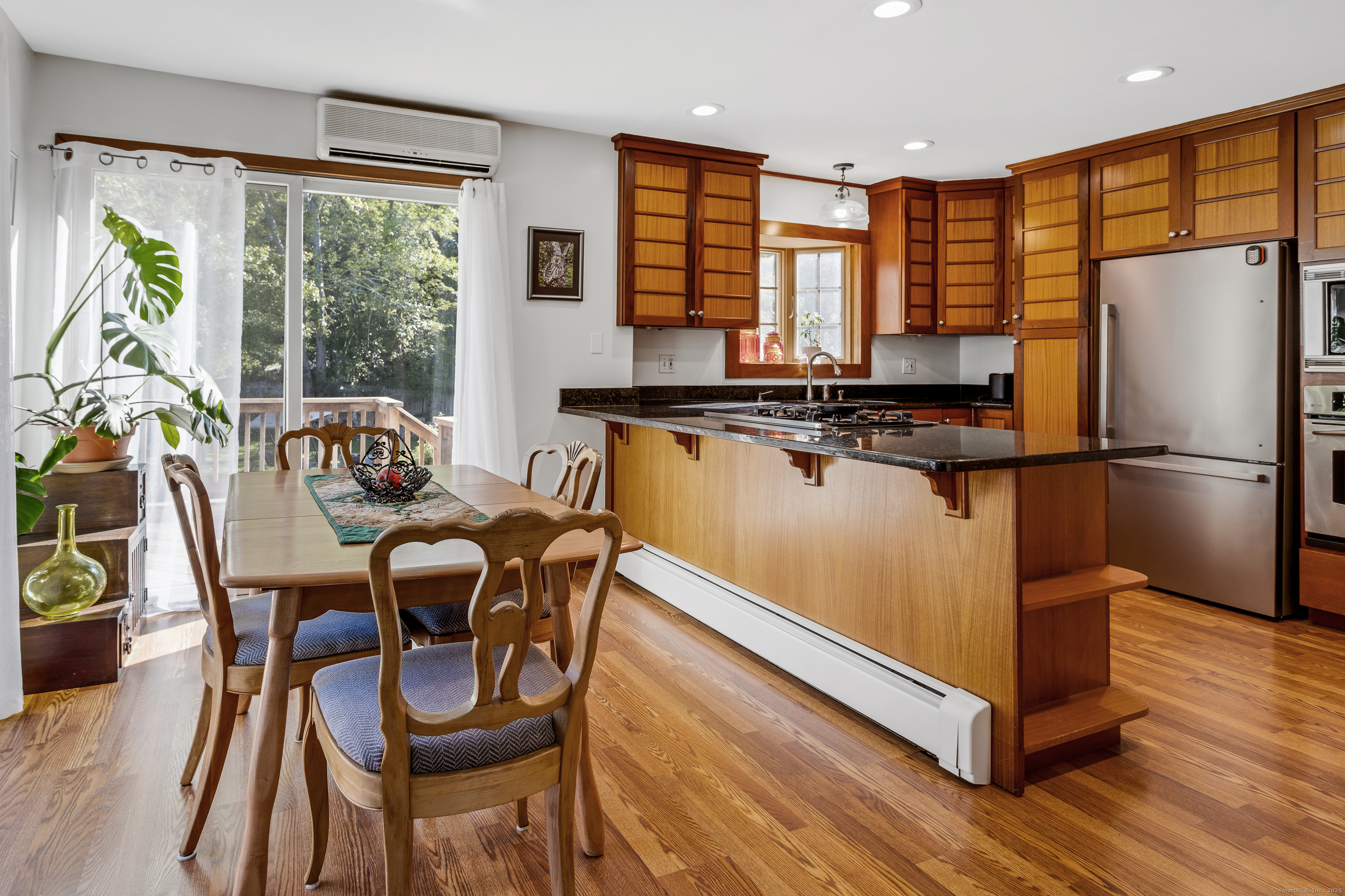 Brookfield, Connecticut, 06804, United States, 3 Bedrooms Bedrooms, ,2 BathroomsBathrooms,Residential,For Sale,1934306