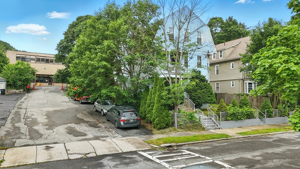 Worcester, Massachusetts, 01603, United States, 9 Bedrooms Bedrooms, ,3 BathroomsBathrooms,Residential,For Sale,1927945