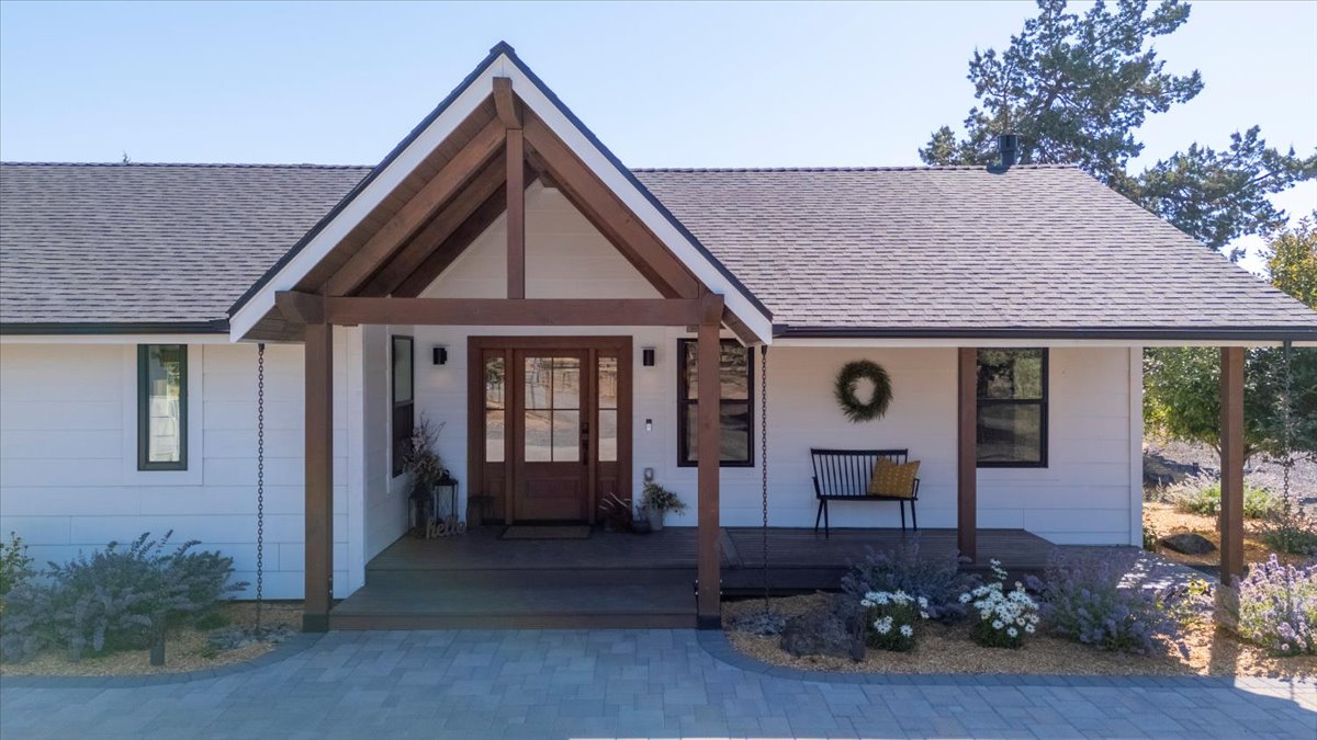 Redmond, Oregon, 97756, United States, 4 Bedrooms Bedrooms, ,3 BathroomsBathrooms,Residential,For Sale,1901092