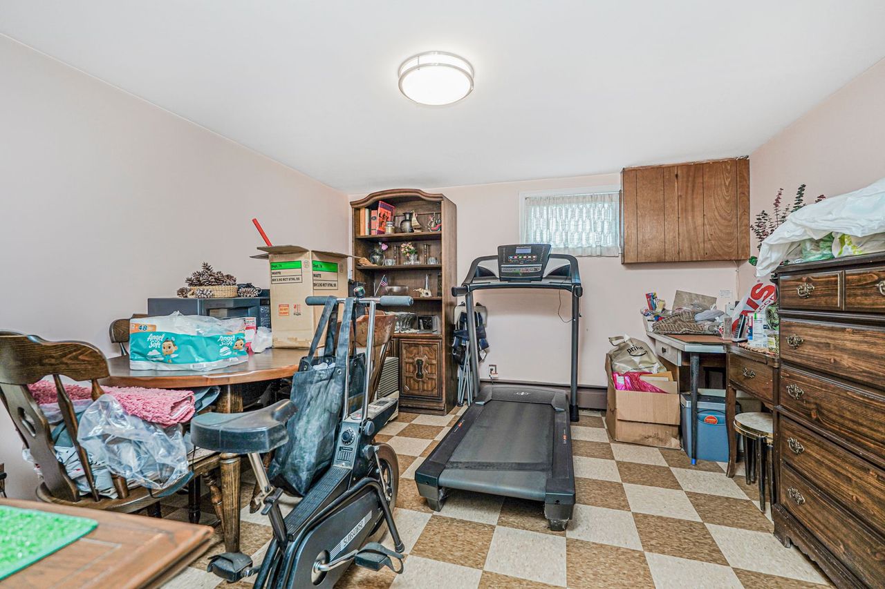 Staten Island, New York, 10302, United States, 5 Bedrooms Bedrooms, ,2 BathroomsBathrooms,Residential,For Sale,1914659