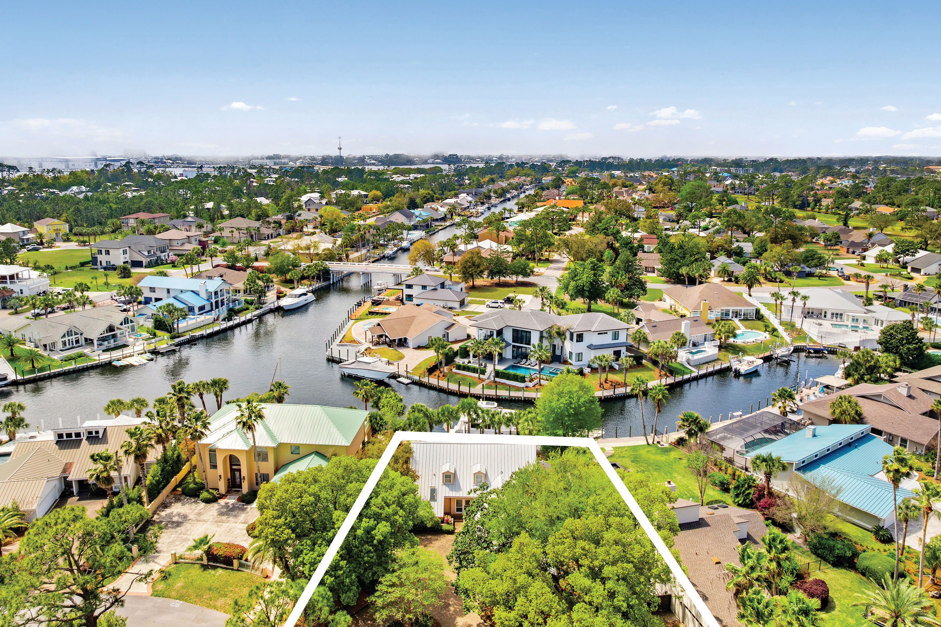  Thoughtfully-Designed Waterfront Retreat With Gulf And Bay Access - 物件實景