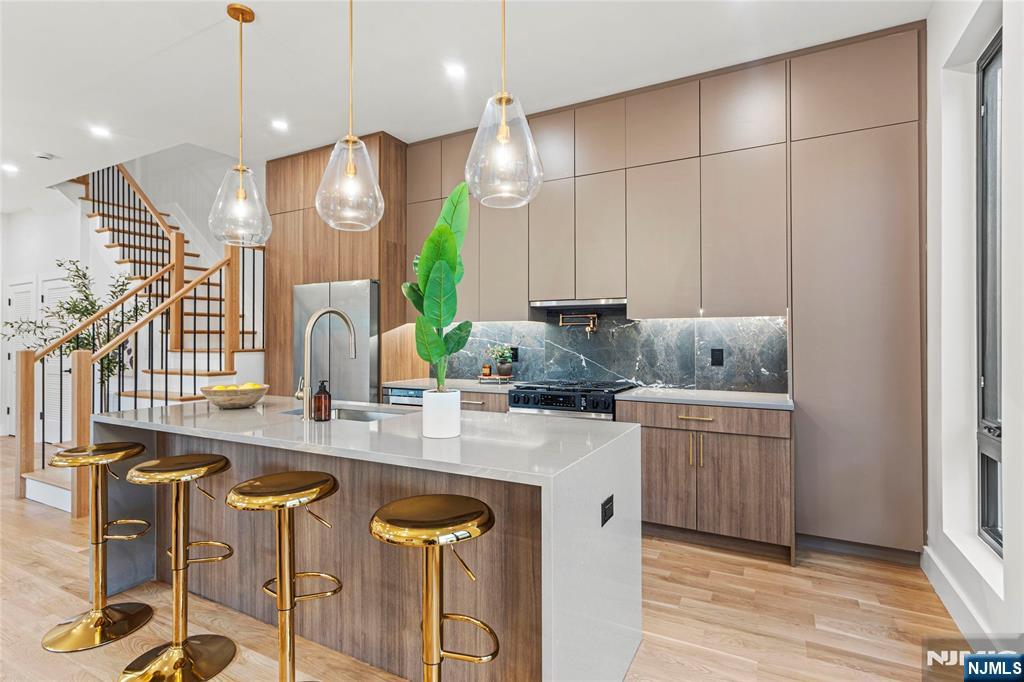 Jersey City, New Jersey, 07307, United States, 3 Bedrooms Bedrooms, ,3 BathroomsBathrooms,Residential,For Sale,2002133