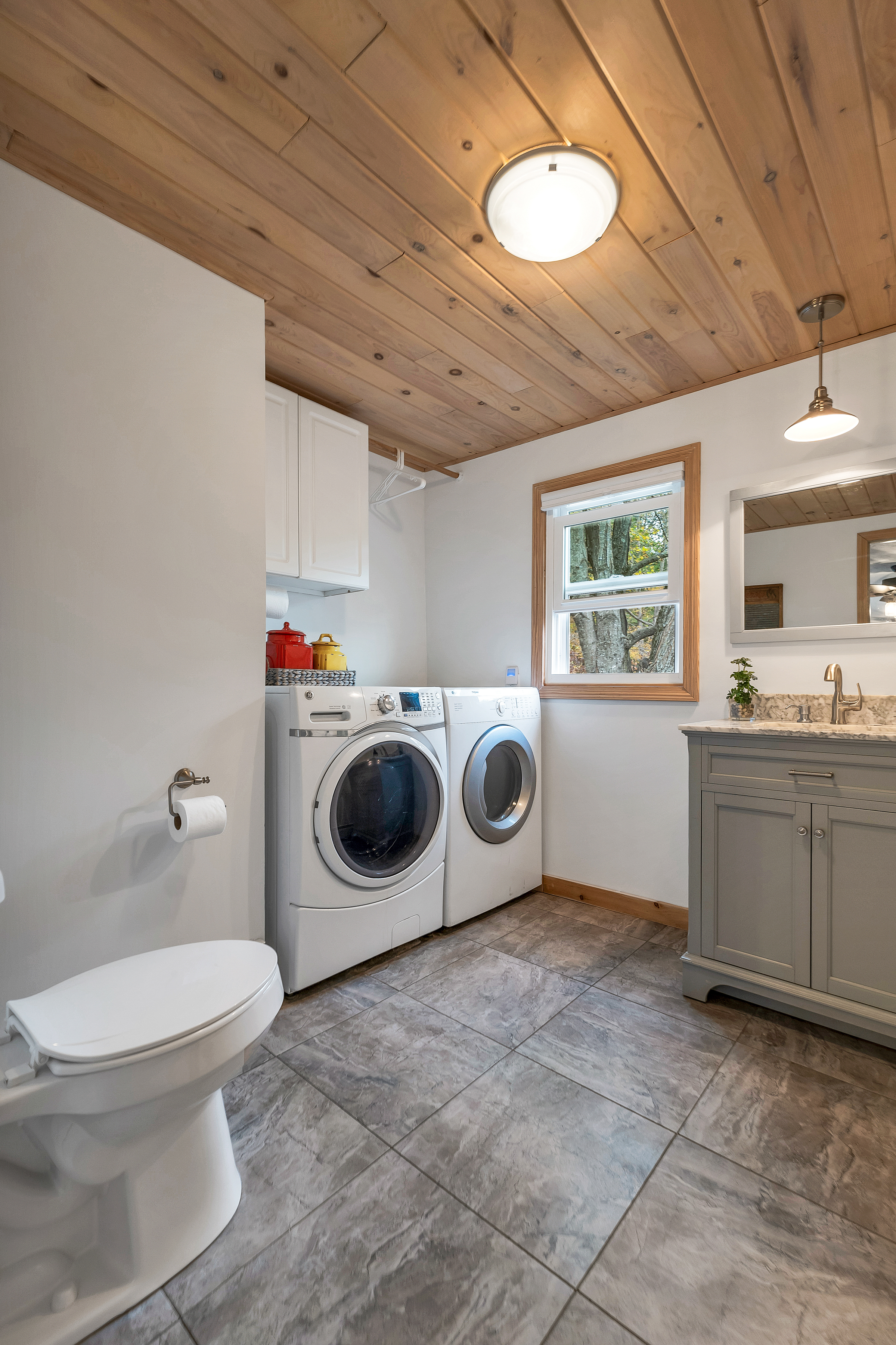 New Hampton, New Hampshire, 03256, United States, 3 Bedrooms Bedrooms, ,2 BathroomsBathrooms,Residential,For Sale,1976392