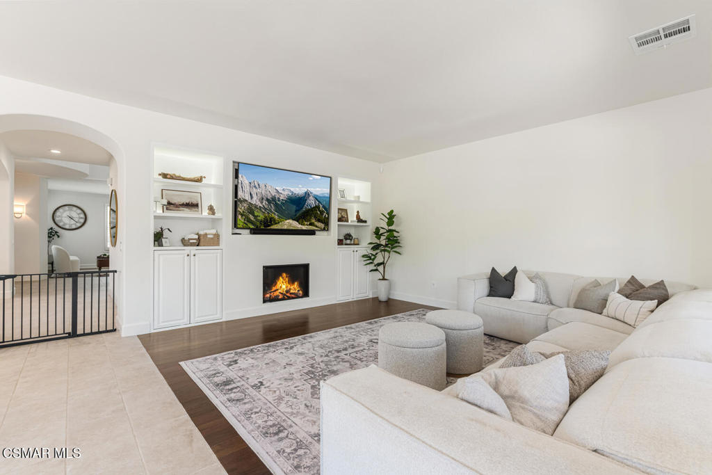 Simi Valley, California, 93065, United States, 4 Bedrooms Bedrooms, ,4 BathroomsBathrooms,Residential,For Sale,2007456