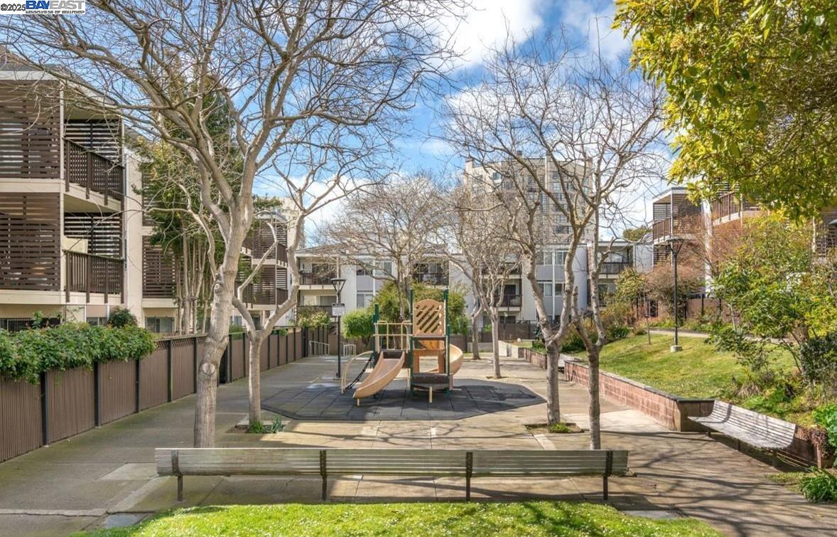 San Francisco, California, 94115, United States, 3 Bedrooms Bedrooms, ,2 BathroomsBathrooms,Residential,For Sale,1925638