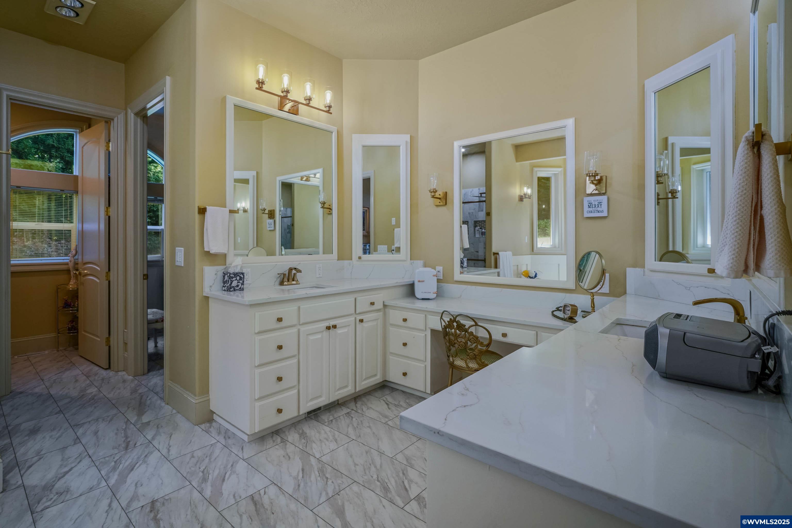 Turner, Oregon, 97392, United States, 4 Bedrooms Bedrooms, ,4 BathroomsBathrooms,Residential,For Sale,1848643