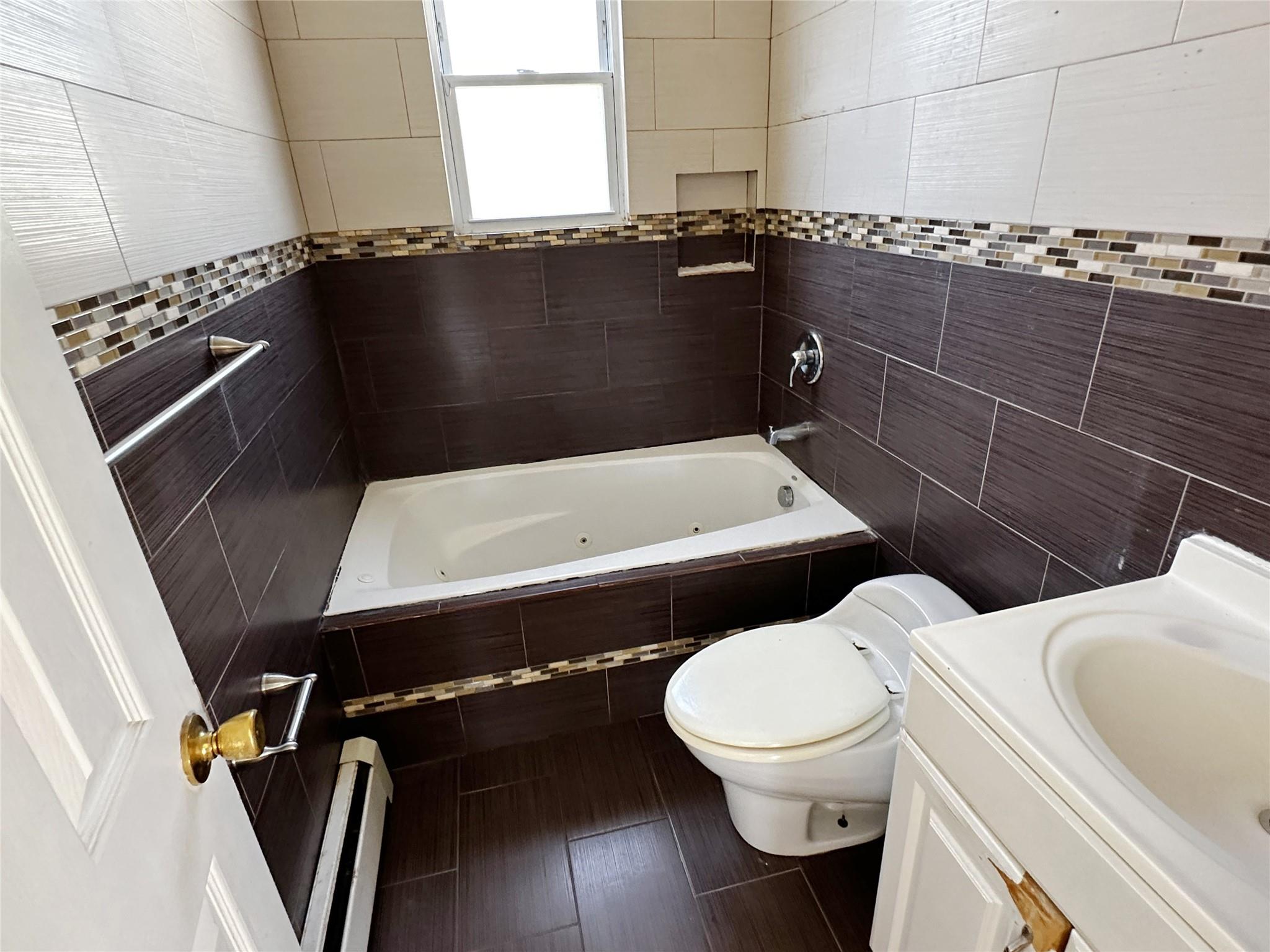 Jamaica, New York, 11433, United States, 3 Bedrooms Bedrooms, ,2 BathroomsBathrooms,Residential,For Sale,1883672