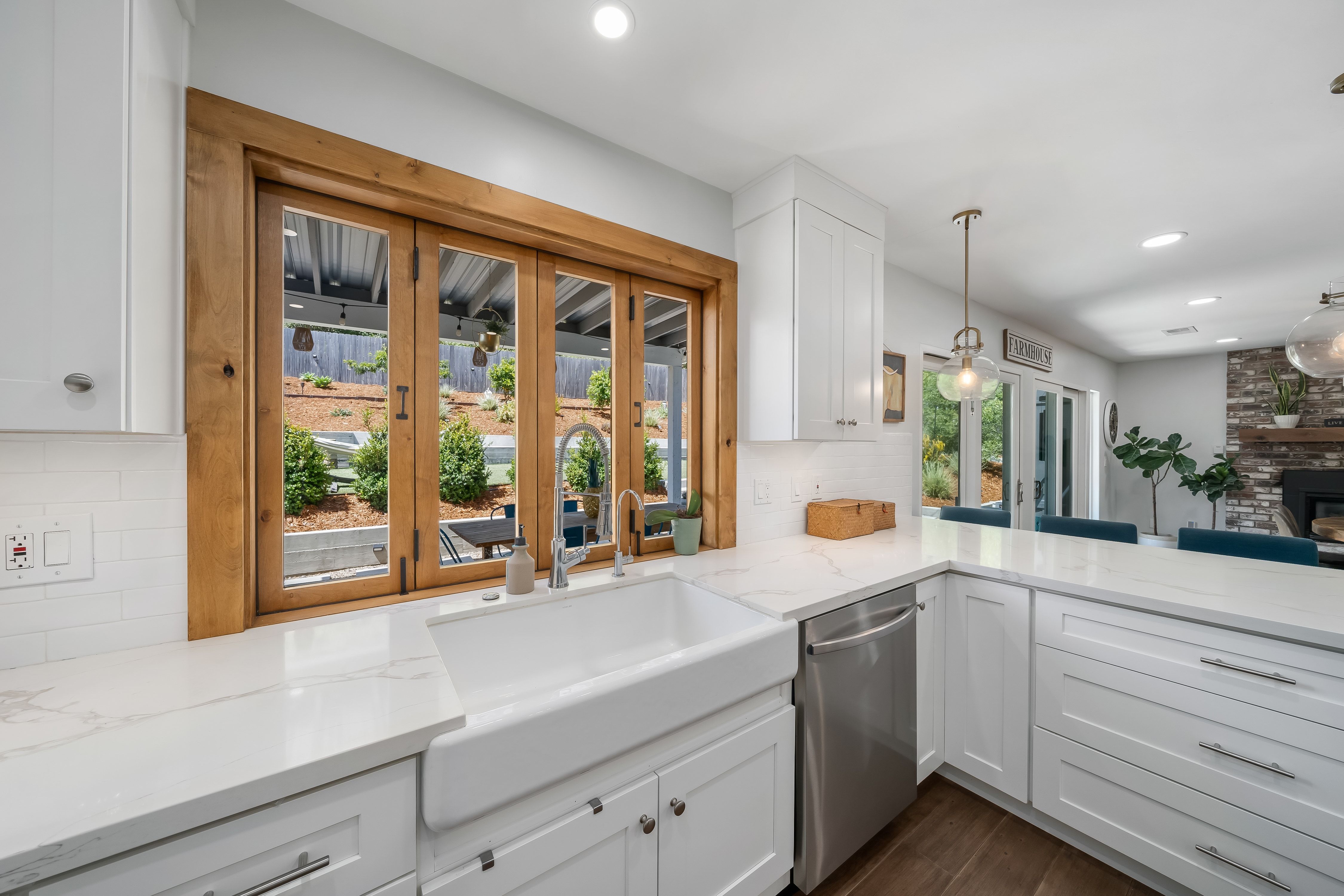 California Coastal Living Meets Modern Farmhouse Design - 物件實景