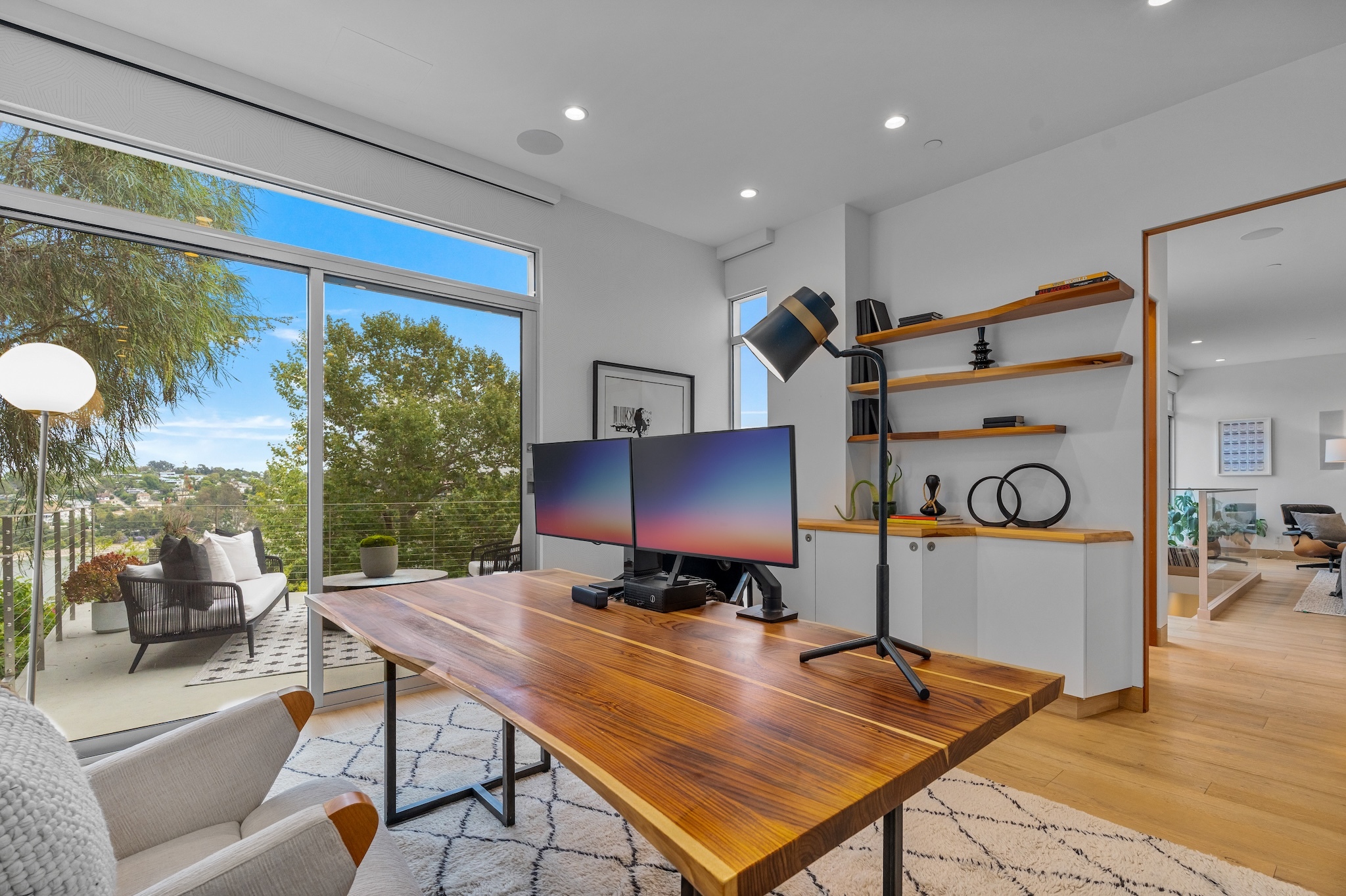  2129 Redcliff St - 物件實景