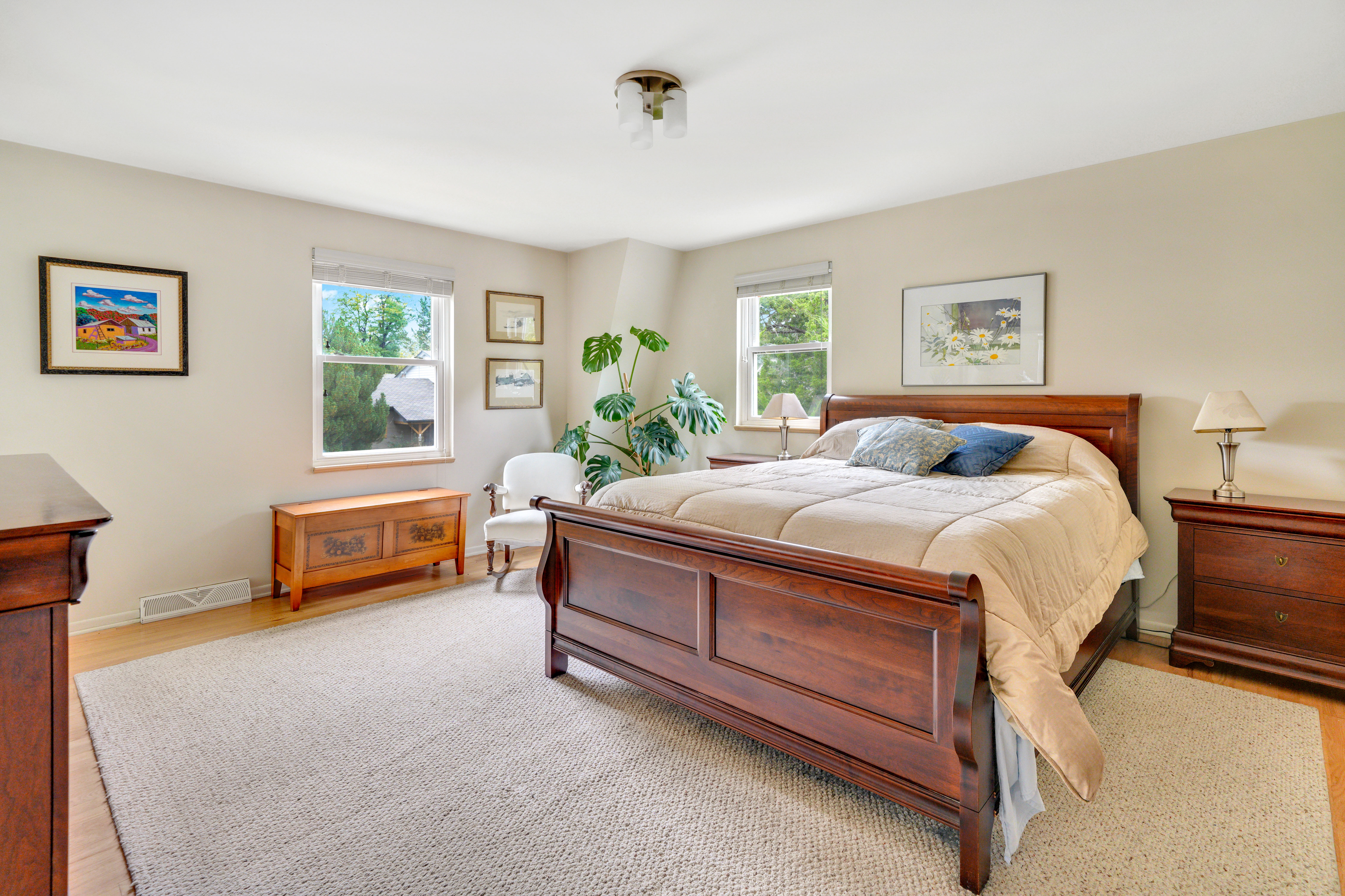  Two-Story Home with Covered Patio and Raised Garden Beds - 物件實景