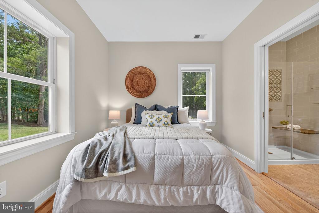 Arlington, Virginia, 22213, United States, 5 Bedrooms Bedrooms, ,5 BathroomsBathrooms,Residential,For Sale,1982488