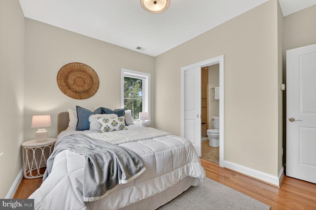 Arlington, Virginia, 22213, United States, 5 Bedrooms Bedrooms, ,5 BathroomsBathrooms,Residential,For Sale,1982488