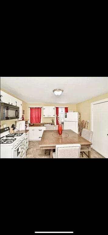 252 Somerset Ave, Taunton, Massachusetts, 02780, United States, 4 Bedrooms Bedrooms, ,2 BathroomsBathrooms,Residential,For Sale,252 Somerset Ave,1494405