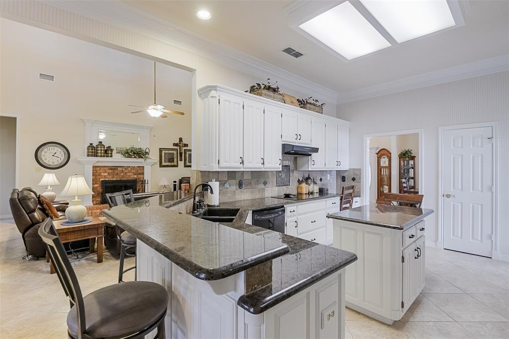 Mansfield, Texas, 76063, United States, 3 Bedrooms Bedrooms, ,3 BathroomsBathrooms,Residential,For Sale,1928562