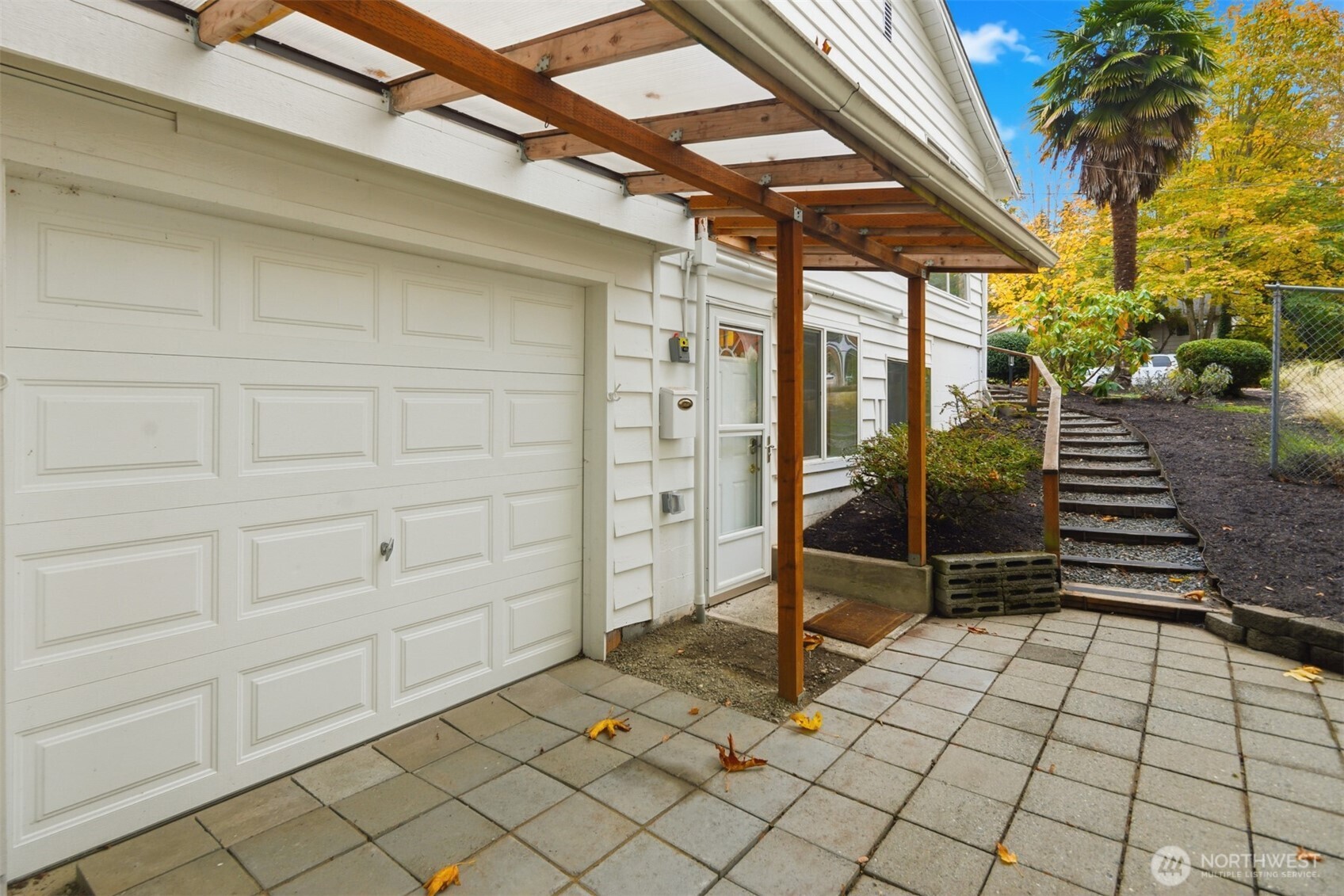 Kirkland, Washington, 98033, United States, 4 Bedrooms Bedrooms, ,3 BathroomsBathrooms,Residential,For Sale,1988062