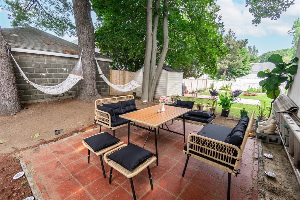 Wakefield, Massachusetts, 01880, United States, 4 Bedrooms Bedrooms, ,2 BathroomsBathrooms,Residential,For Sale,1976836