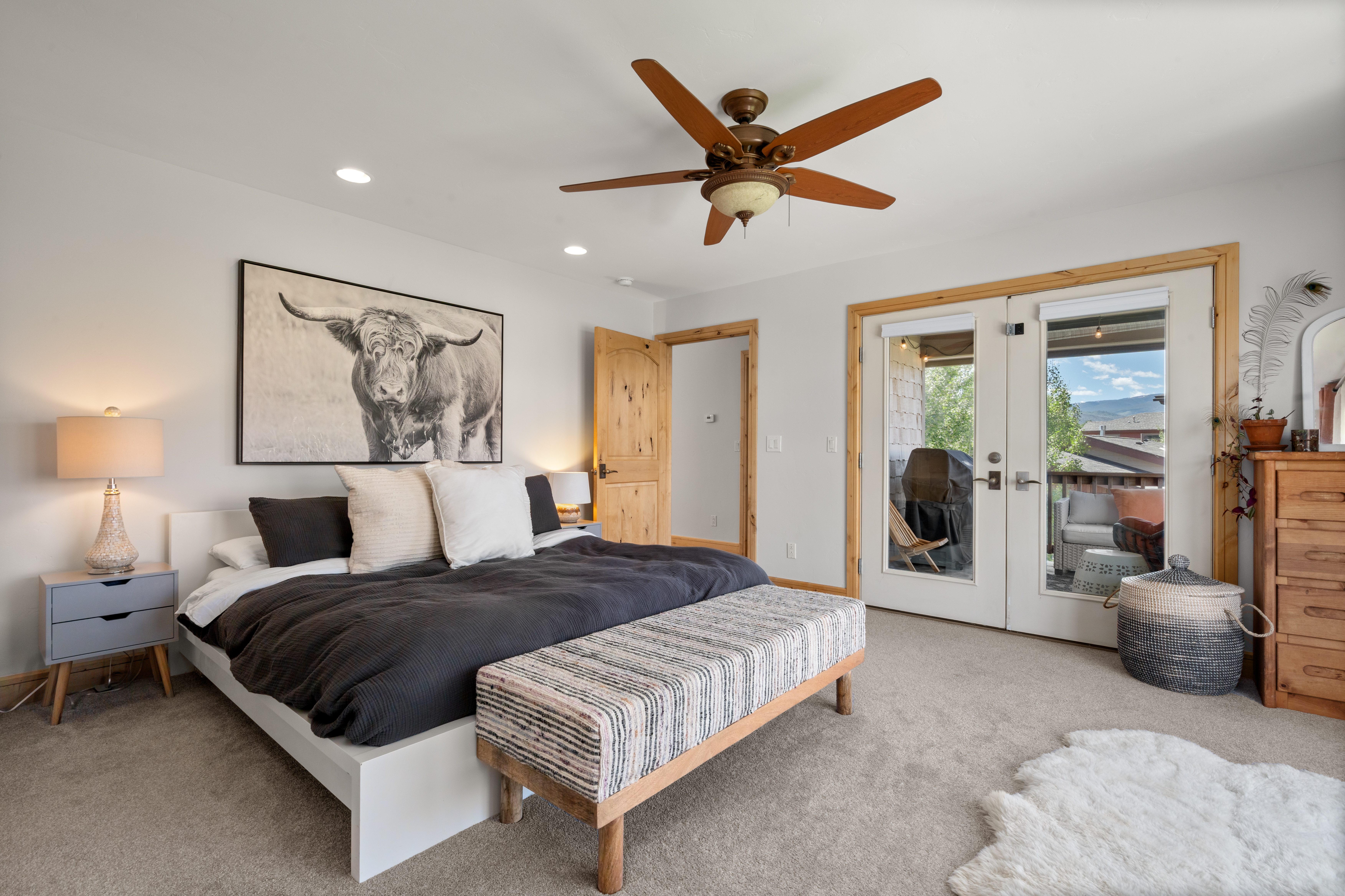  Inviting Home Features Soaring Vaulted Ceilings, Expansive Windows~ - 物件實景