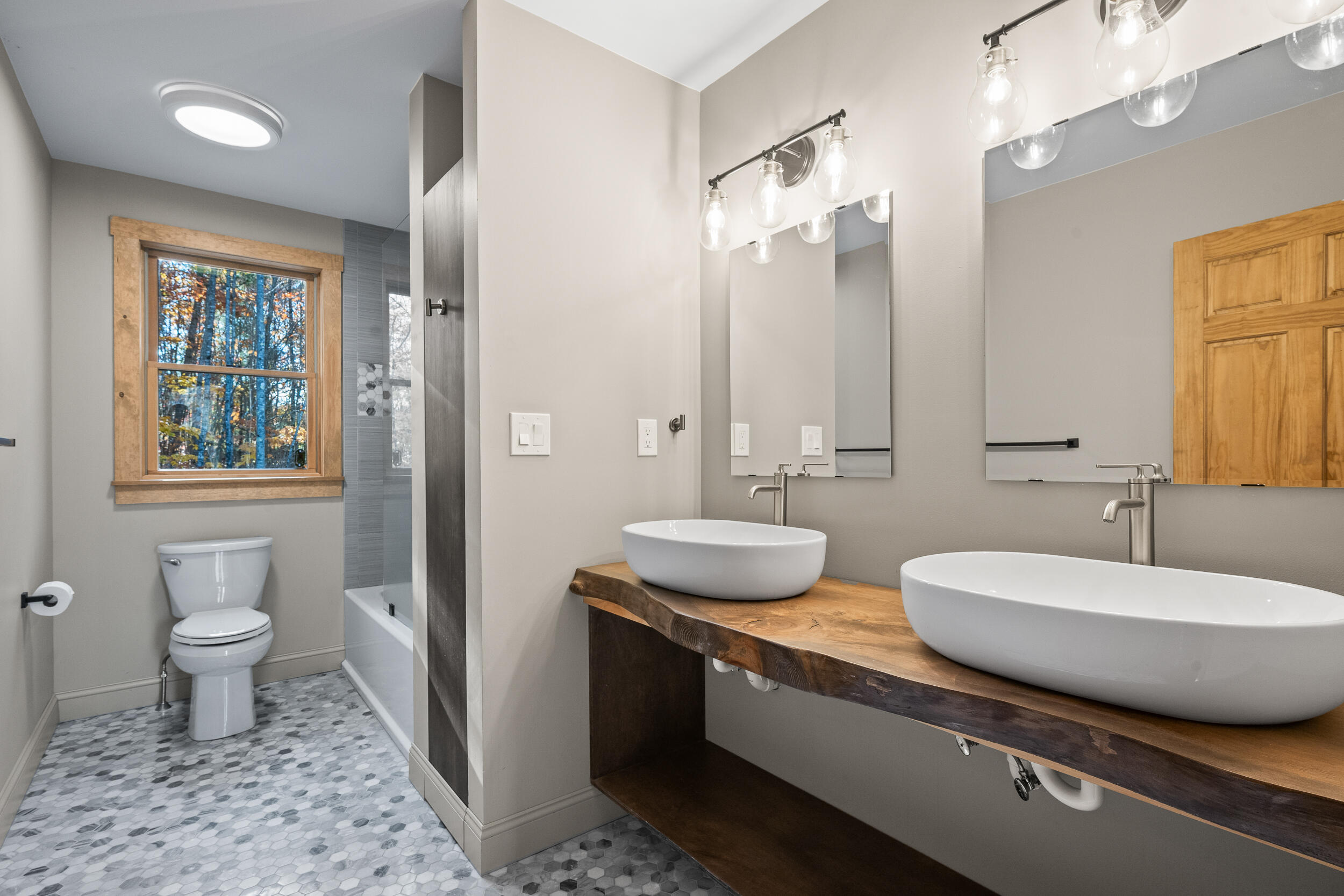 Fryeburg, Maine, 04037, United States, 2 Bedrooms Bedrooms, ,2 BathroomsBathrooms,Residential,For Sale,1988227