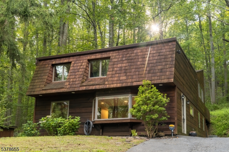 Lebanon Twp., New Jersey, 08826, United States, 3 Bedrooms Bedrooms, ,2 BathroomsBathrooms,Residential,For Sale,1972672