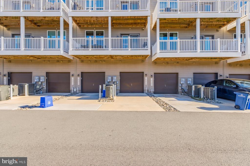 Rockville, Maryland, 20855, United States, 2 Bedrooms Bedrooms, ,3 BathroomsBathrooms,Residential,For Sale,2010770