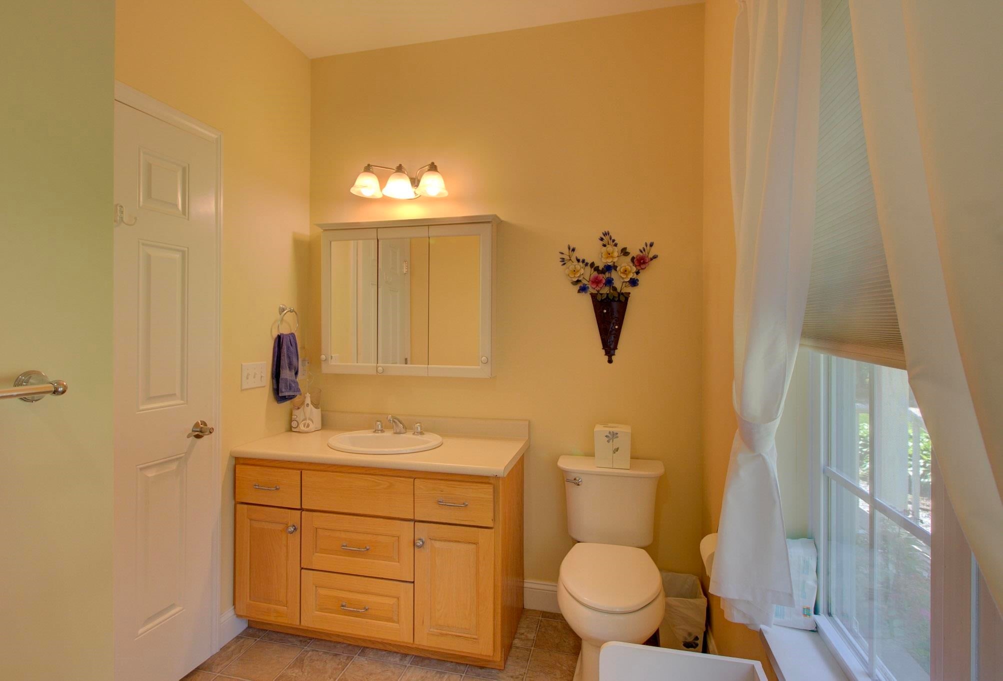 Alburgh, Vermont, 05440, United States, 5 Bedrooms Bedrooms, ,1 BathroomBathrooms,Residential,For Sale,1885348