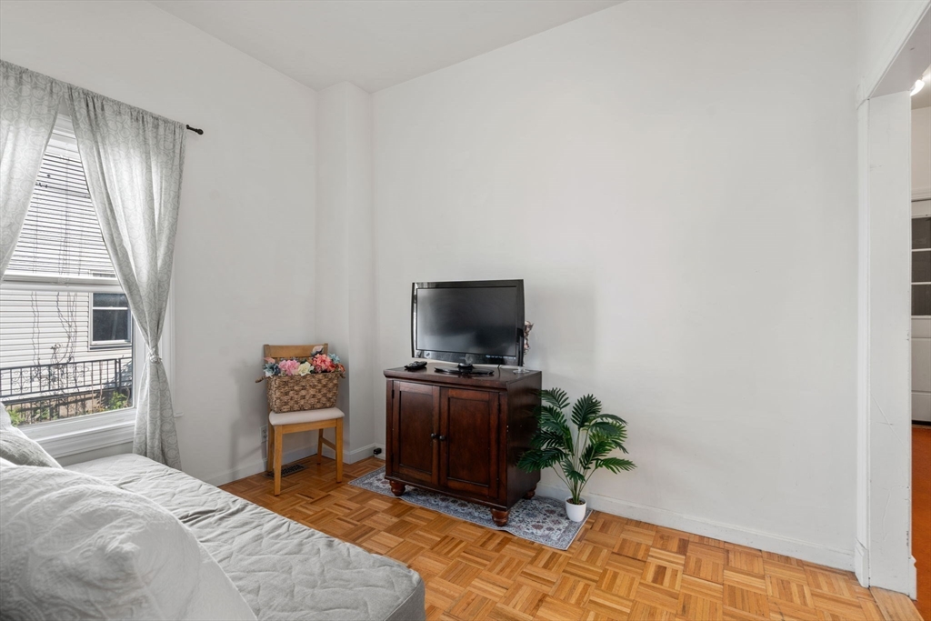 Somerville, Massachusetts, 02145, United States, 5 Bedrooms Bedrooms, ,3 BathroomsBathrooms,Residential,For Sale,1818195