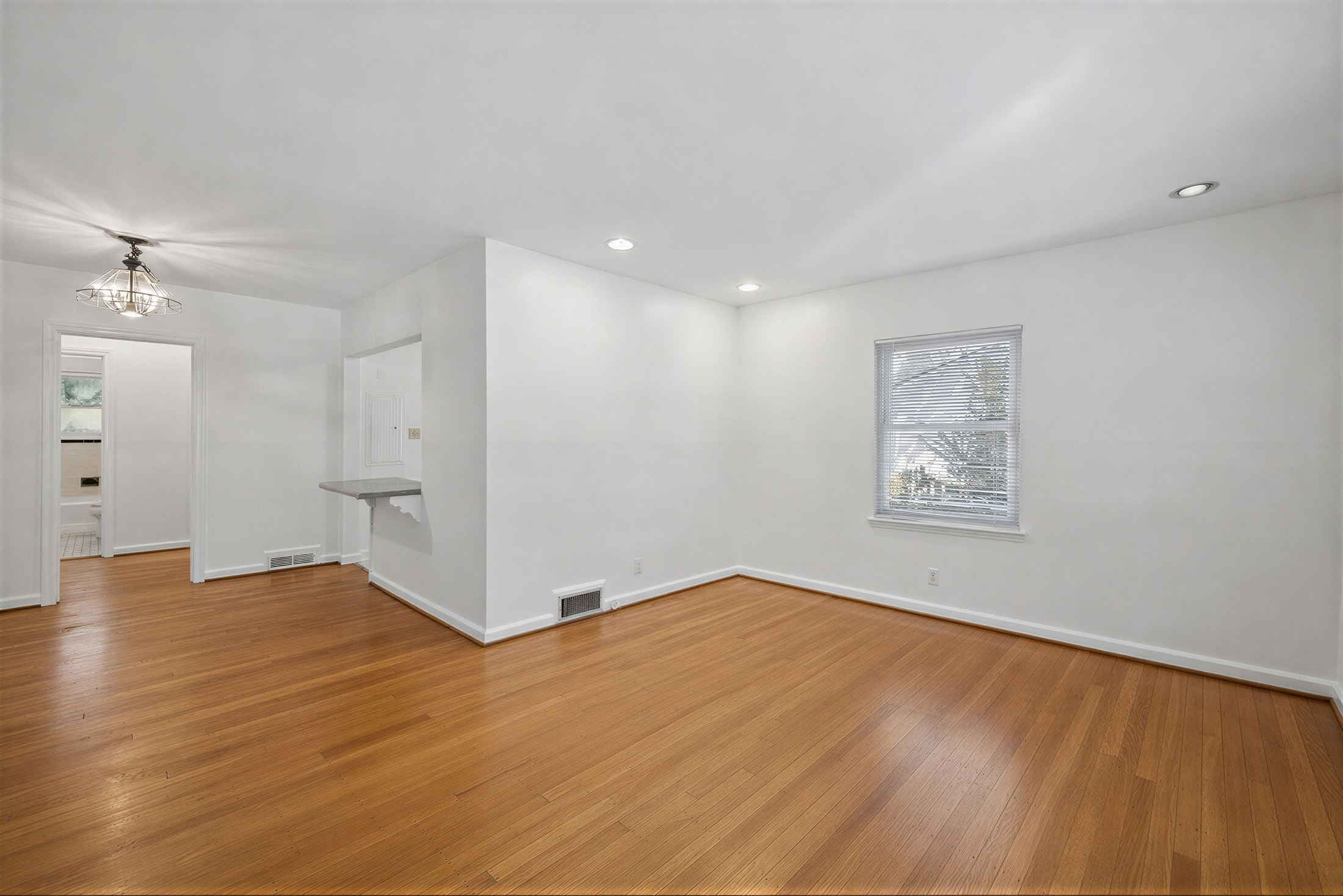  Beautifully Updated Brick Duplex Offers Rare Opportunity in the Heart of Decatur - 物件實景
