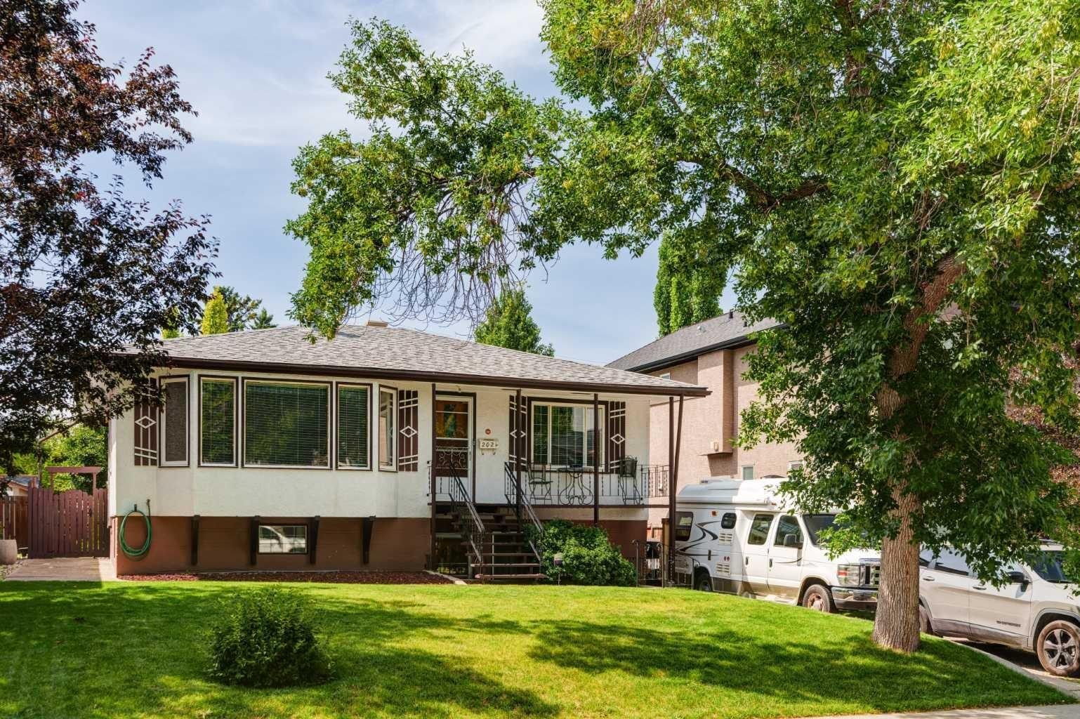 CALGARY, Alberta, T3E 2S7, CA, 3 Bedrooms Bedrooms, ,2 BathroomsBathrooms,Residential,For Sale,1896570