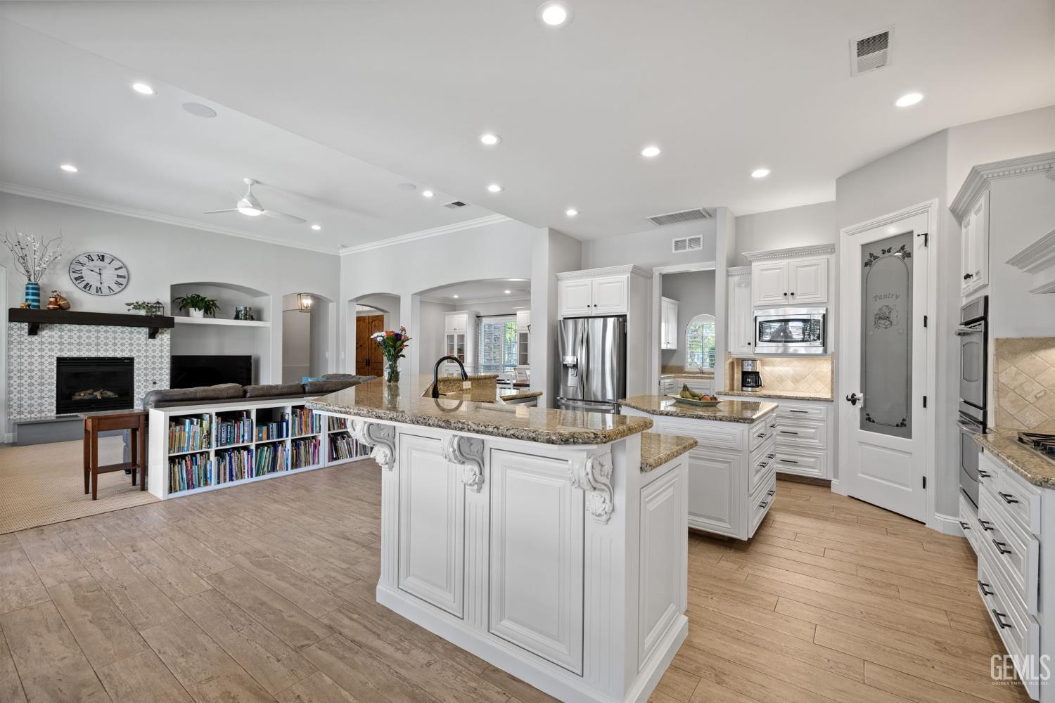 Bakersfield, California, 93314, United States, 5 Bedrooms Bedrooms, ,5 BathroomsBathrooms,Residential,For Sale,1948004