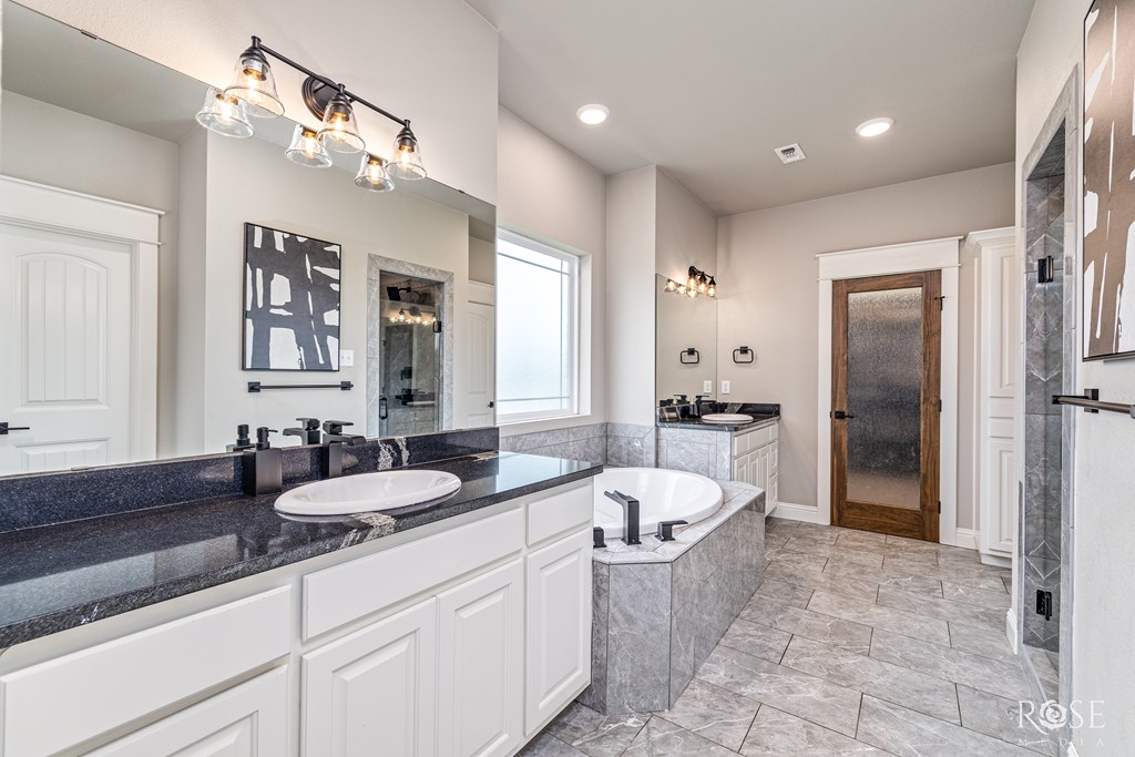 San Angelo, Texas, 76904, United States, 4 Bedrooms Bedrooms, ,3 BathroomsBathrooms,Residential,For Sale,1941771