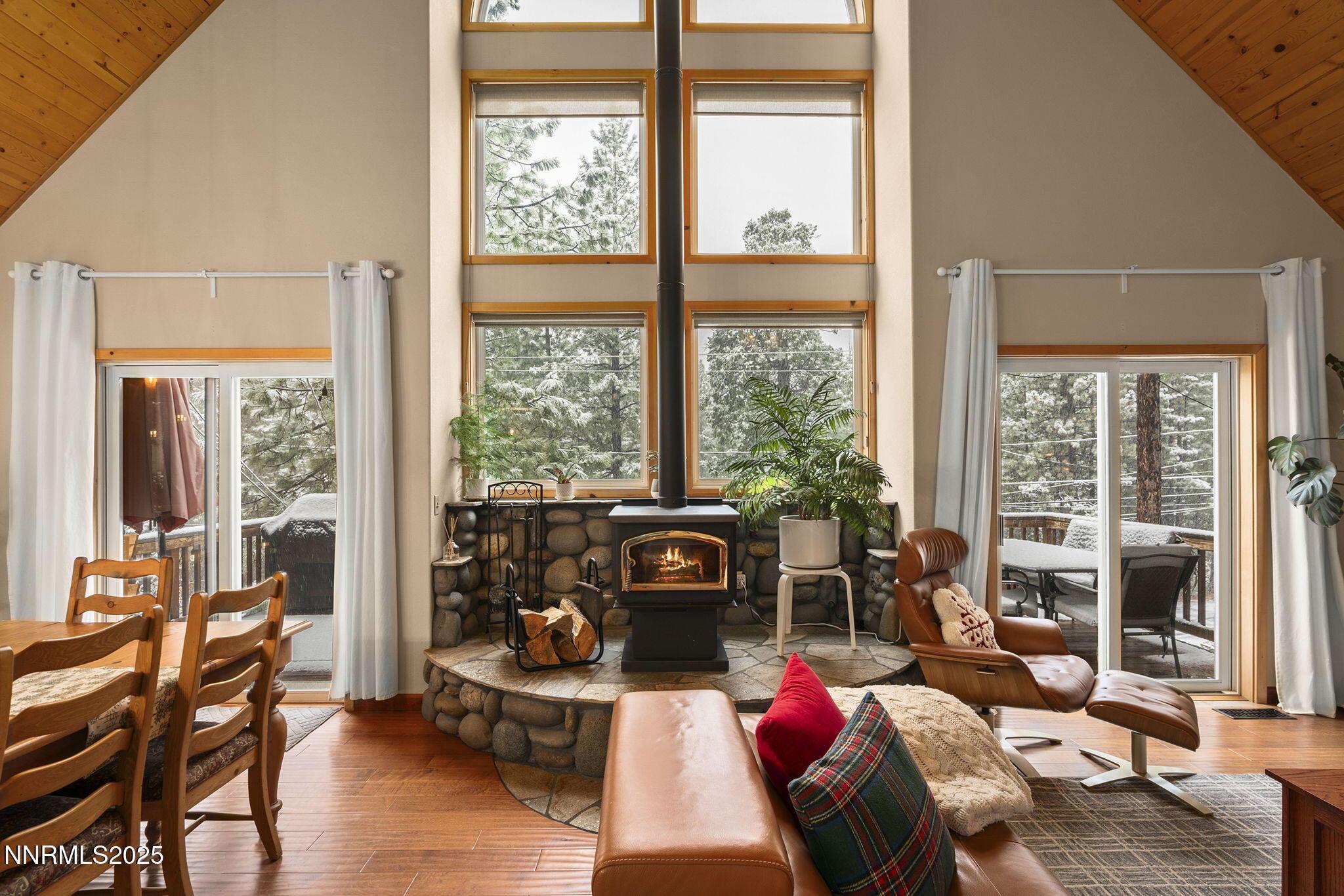 Tahoe Vista, California, 96143, United States, 3 Bedrooms Bedrooms, ,2 BathroomsBathrooms,Residential,For Sale,1998136