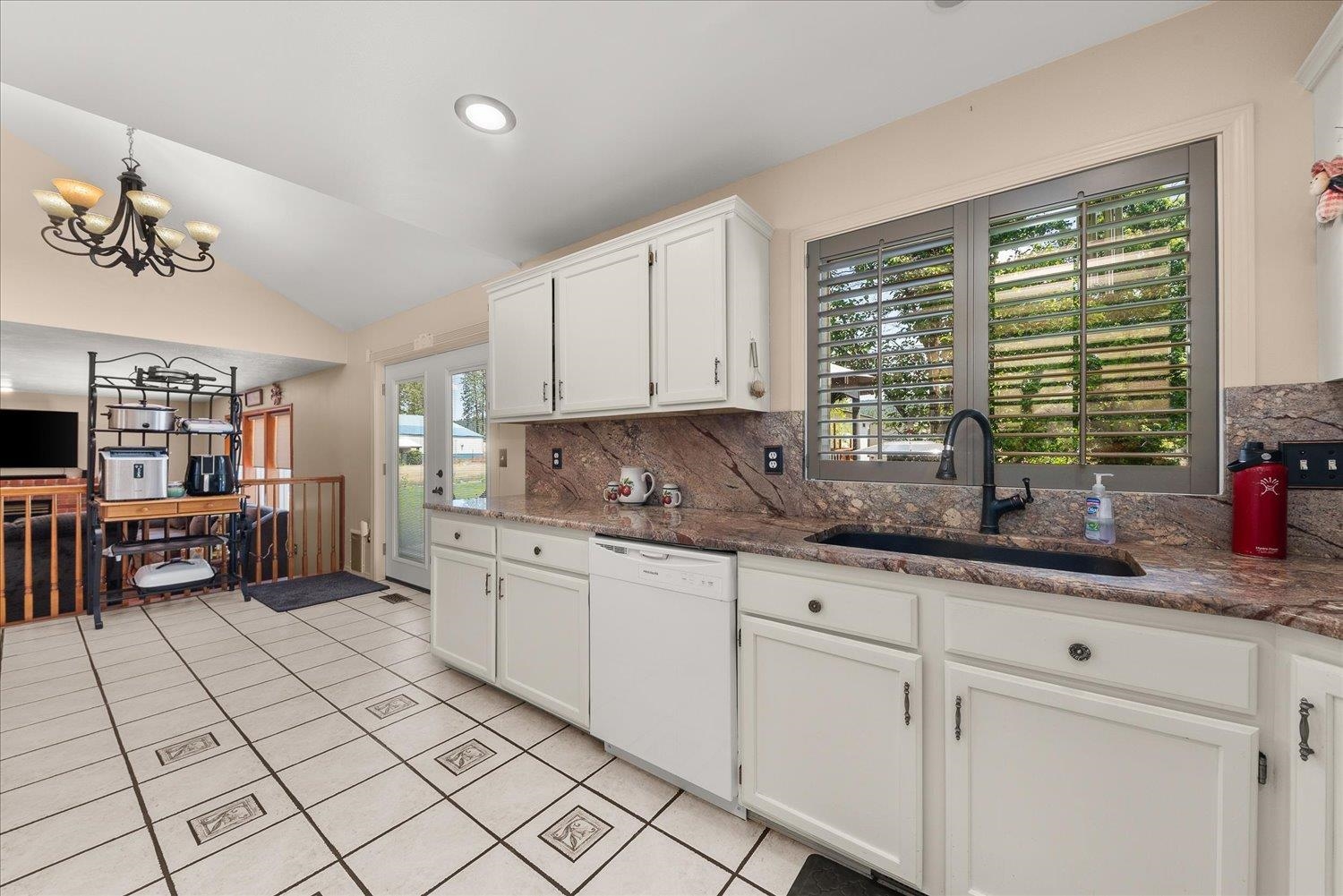 Nine Mile Falls, Washington, 99026, United States, 5 Bedrooms Bedrooms, ,3 BathroomsBathrooms,Residential,For Sale,1979574