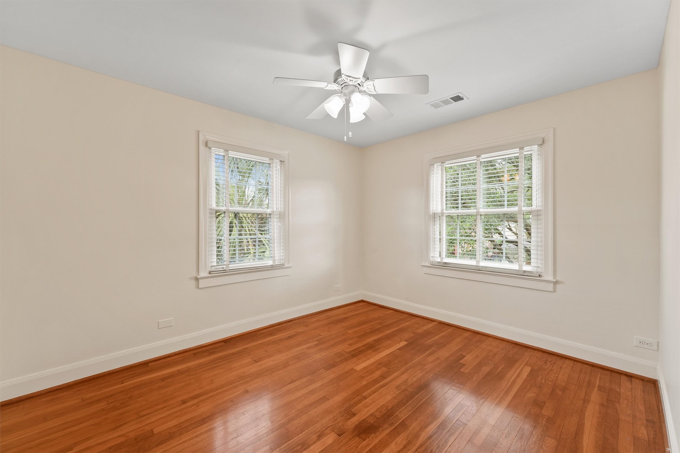 Houston, Texas, 77098, United States, 4 Bedrooms Bedrooms, ,3 BathroomsBathrooms,Residential,For Sale,1849848