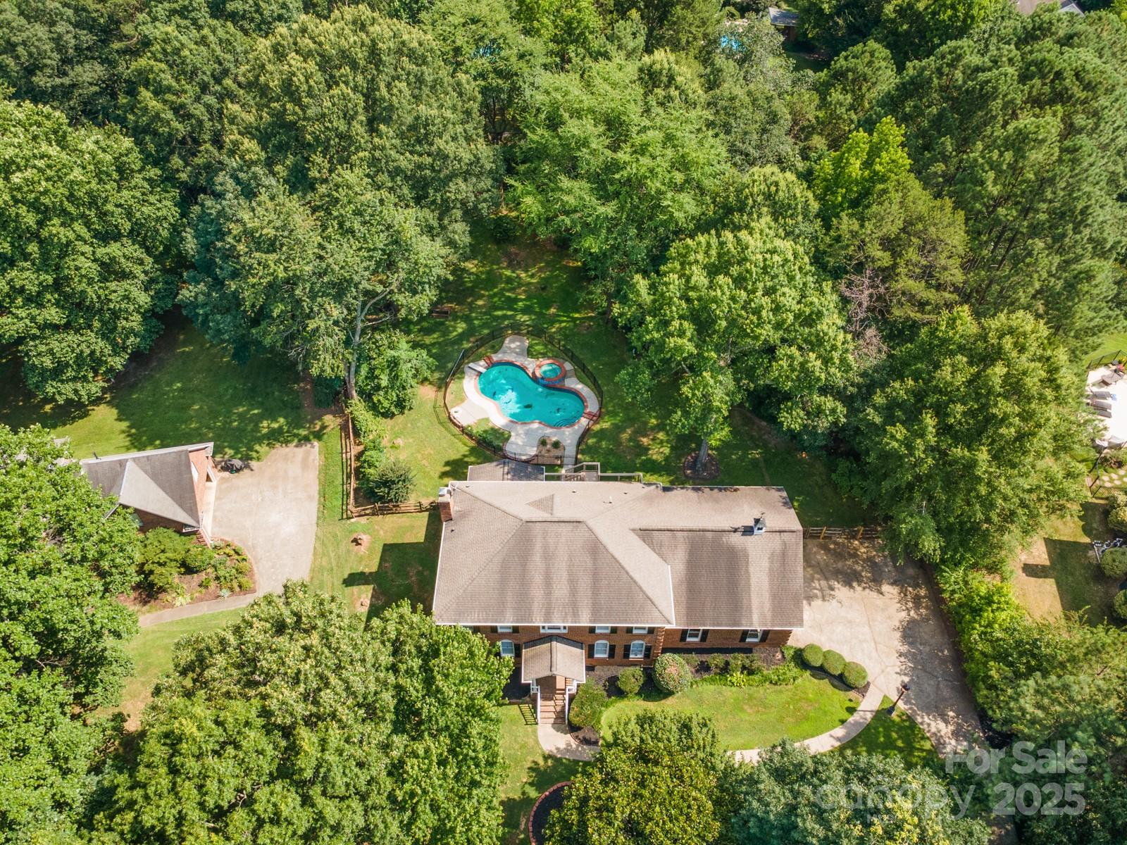 Matthews, North Carolina, 28104, United States, 4 Bedrooms Bedrooms, ,3 BathroomsBathrooms,Residential,For Sale,1876252