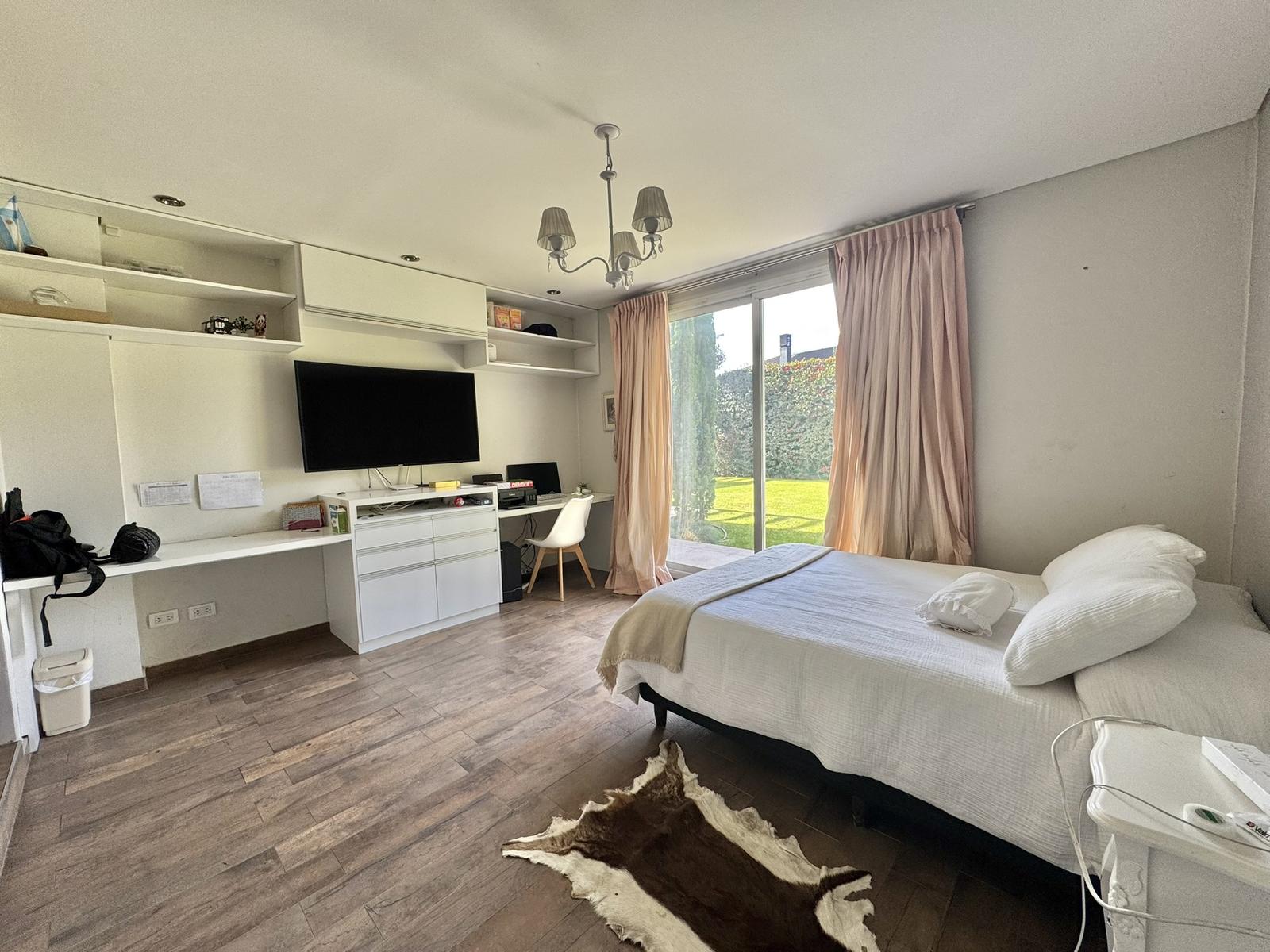 Godoy Cruz, AR-M, AR, 5 Bedrooms Bedrooms, ,4 BathroomsBathrooms,Residential,For Sale,1961859