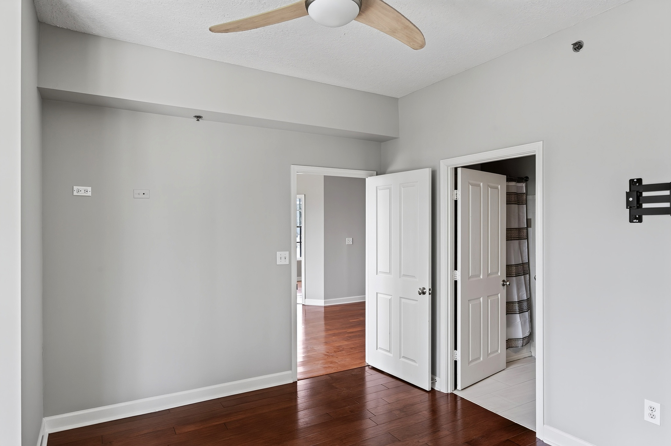  Beautifully Renovated Condo in Unbeatable Midtown Location - 物件實景