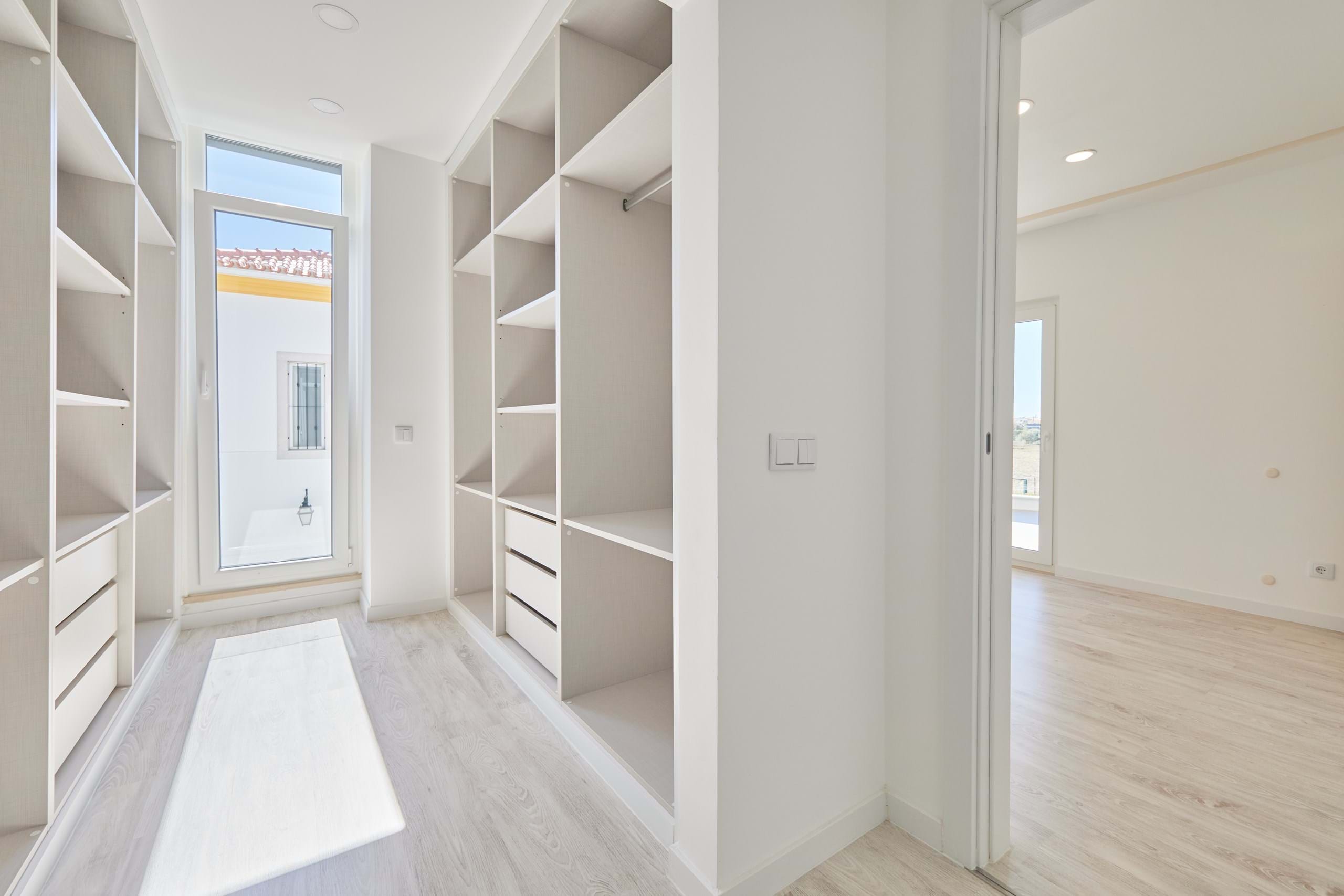 Setúbal, Setúbal, 2925-002, PT, 4 Bedrooms Bedrooms, ,3 BathroomsBathrooms,Residential,For Sale,1699842
