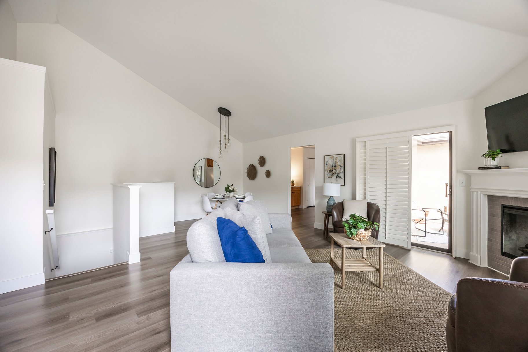  Rarely Available Harvest Lane Rambler Main-Level Living - 物件實景