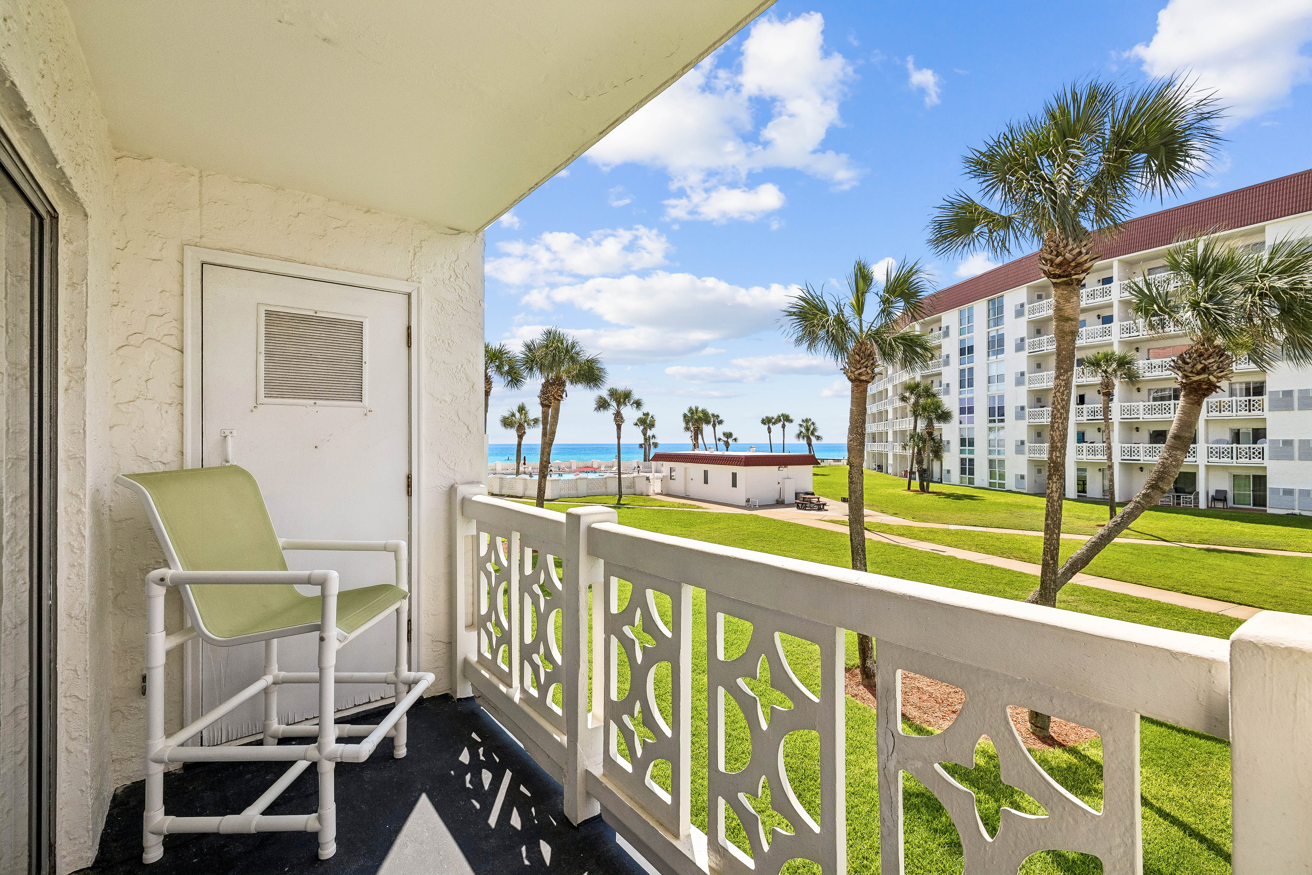  Gulf-Front Corner Retreat In Sought-After Community Near Amenities - 物件實景