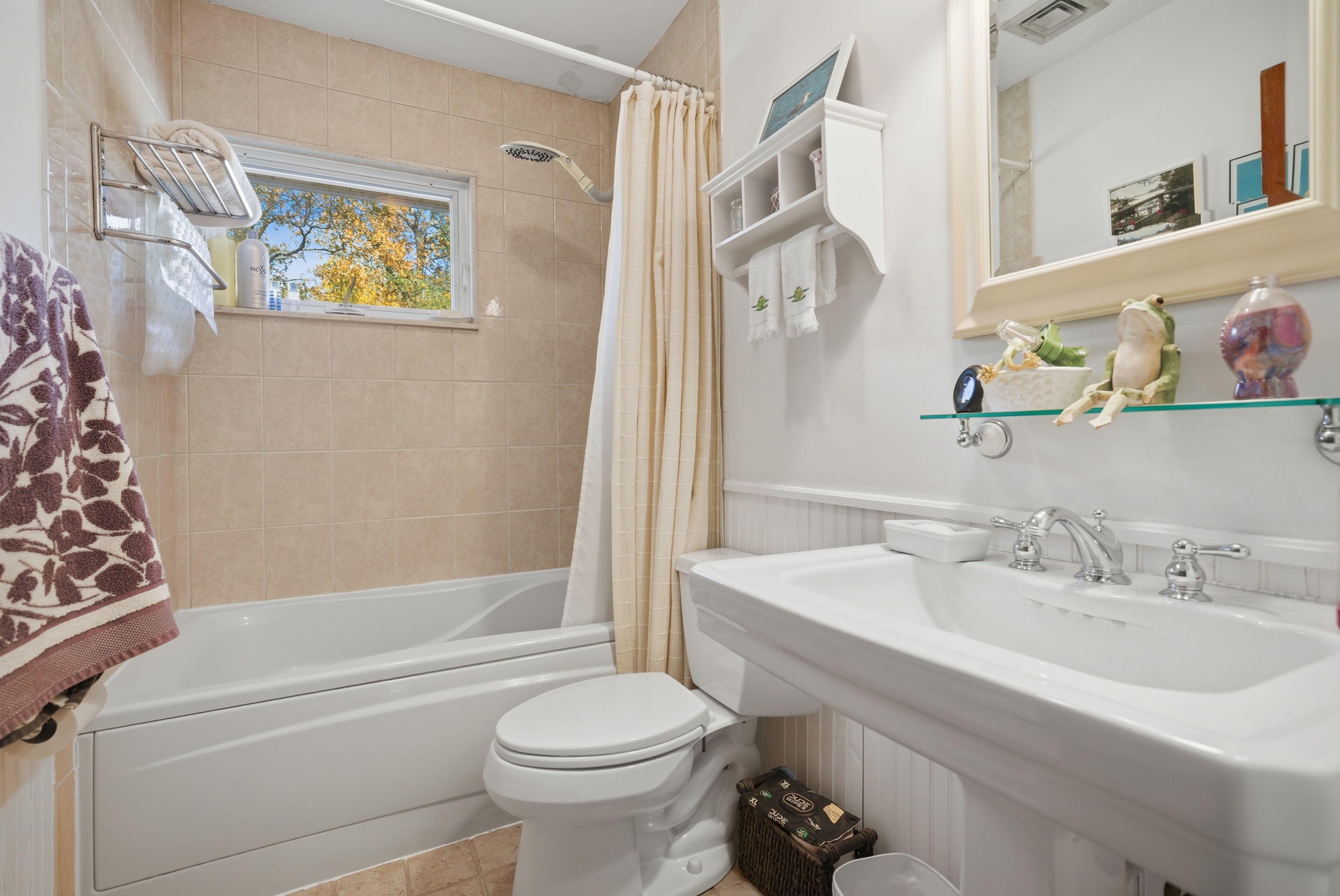 Danbury, Connecticut, 06810, United States, 4 Bedrooms Bedrooms, ,2 BathroomsBathrooms,Residential,For Sale,1988072