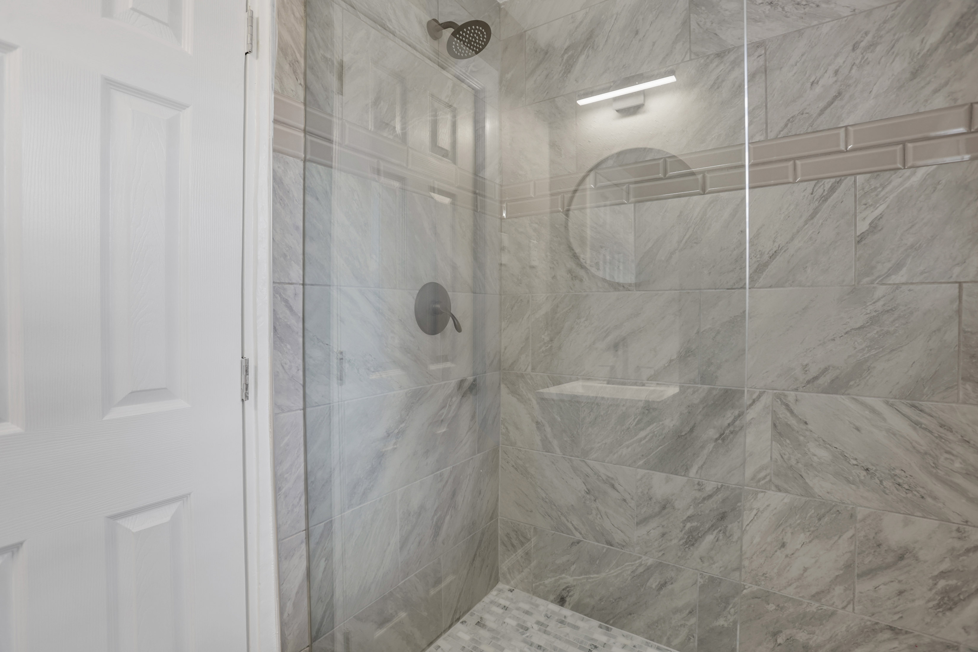  Renovated, End-Unit Townhome with Private Patio - 物件實景
