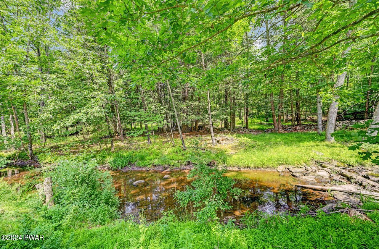 Hawley, Pennsylvania, 18428, United States, 5 Bedrooms Bedrooms, ,4 BathroomsBathrooms,Residential,For Sale,1979290